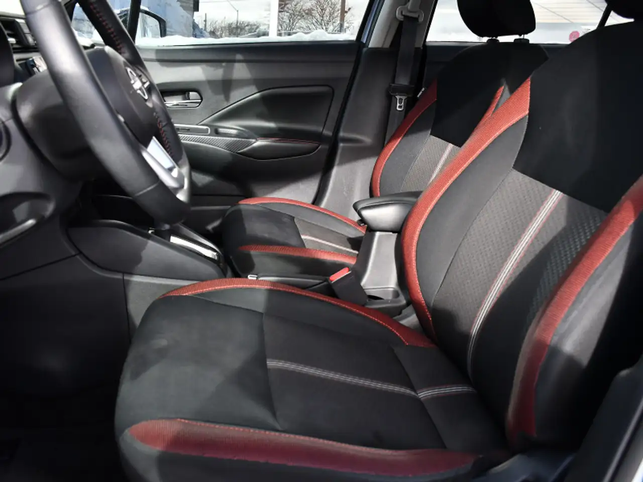 Nissan Versa снимка Nissan Versa