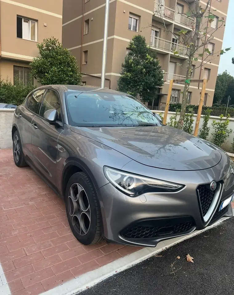 Alfa Romeo Stelvio 2021