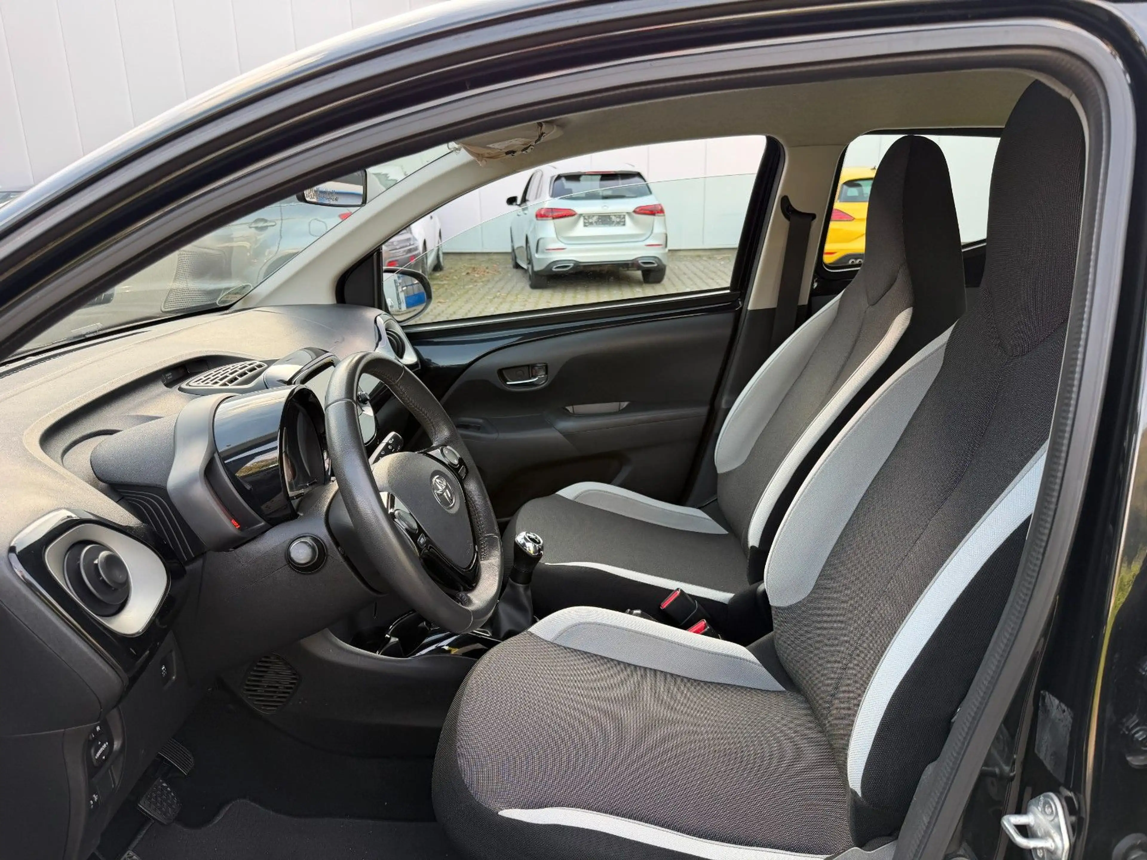 Toyota Aygo AYGO *x-clusiv *Kamera *Navi *Touchscreen* — photo 14