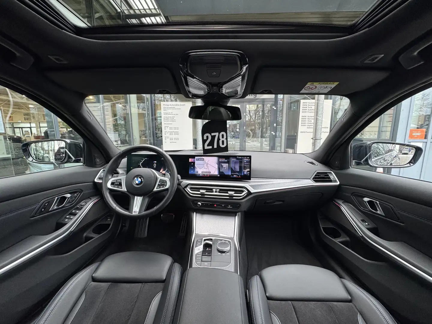 BMW 330 i xDrive Limo M Sport H&K Glasdach AD-LED AHK Schwarz - 2