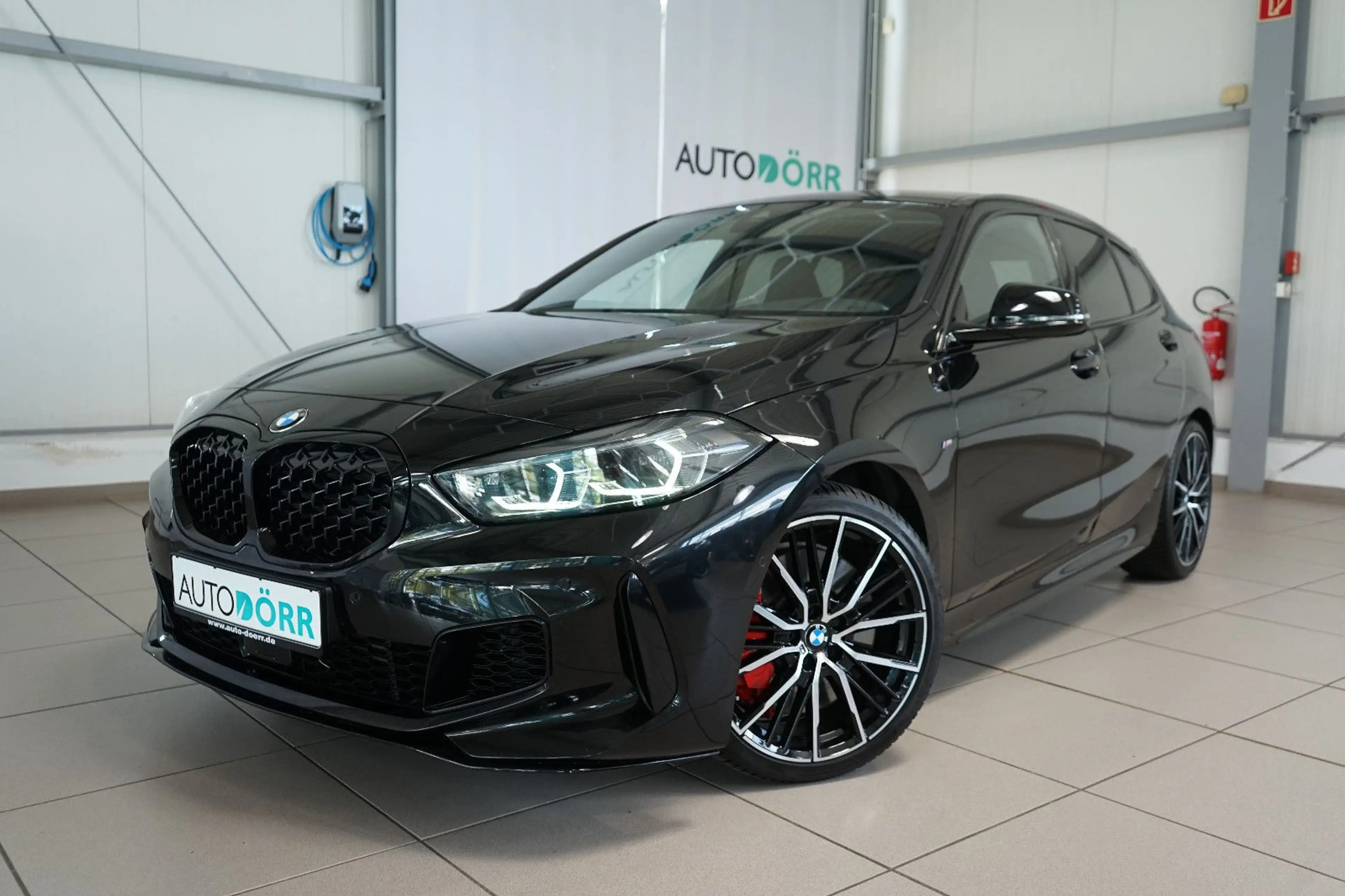 BMW 135 i xDrive 19"+HUD+Kamera+ACC+HarmanKardon+SHZ