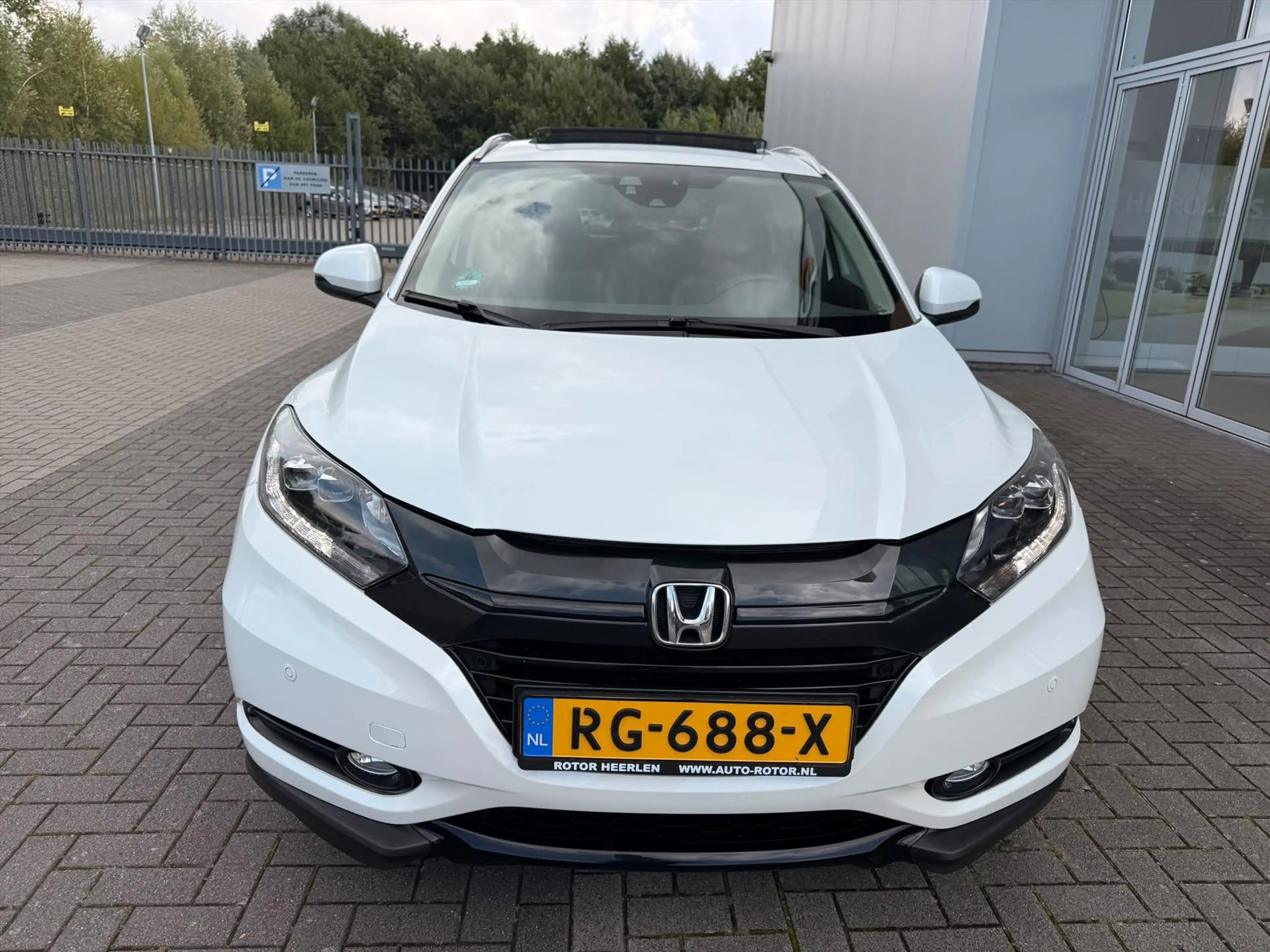 Honda HR-V 1.5 CVT Executive Black Edition | Cam | Panoramada — photo 2