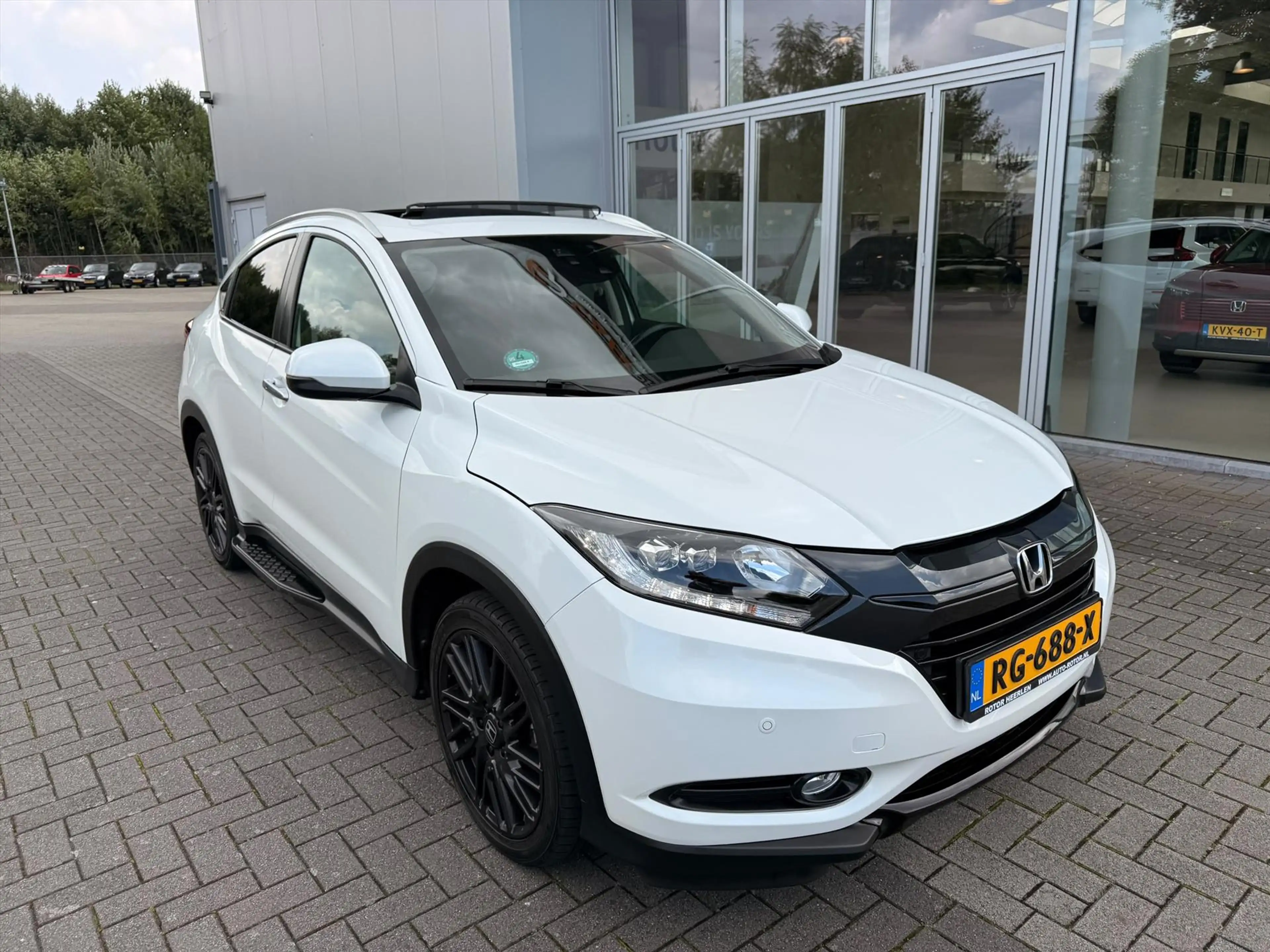 Honda HR-V 1.5 CVT Executive Black Edition | Cam | Panoramada — photo 3