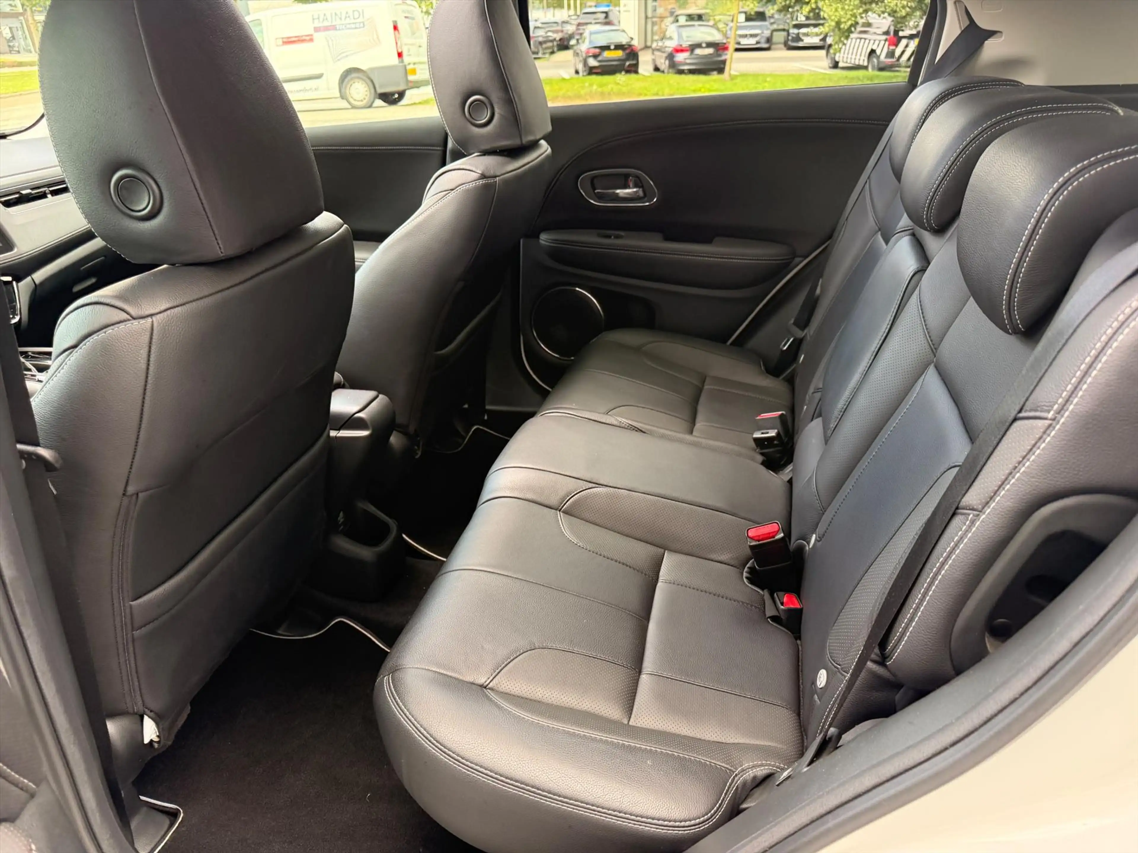 Honda HR-V 1.5 CVT Executive Black Edition | Cam | Panoramada — photo 12