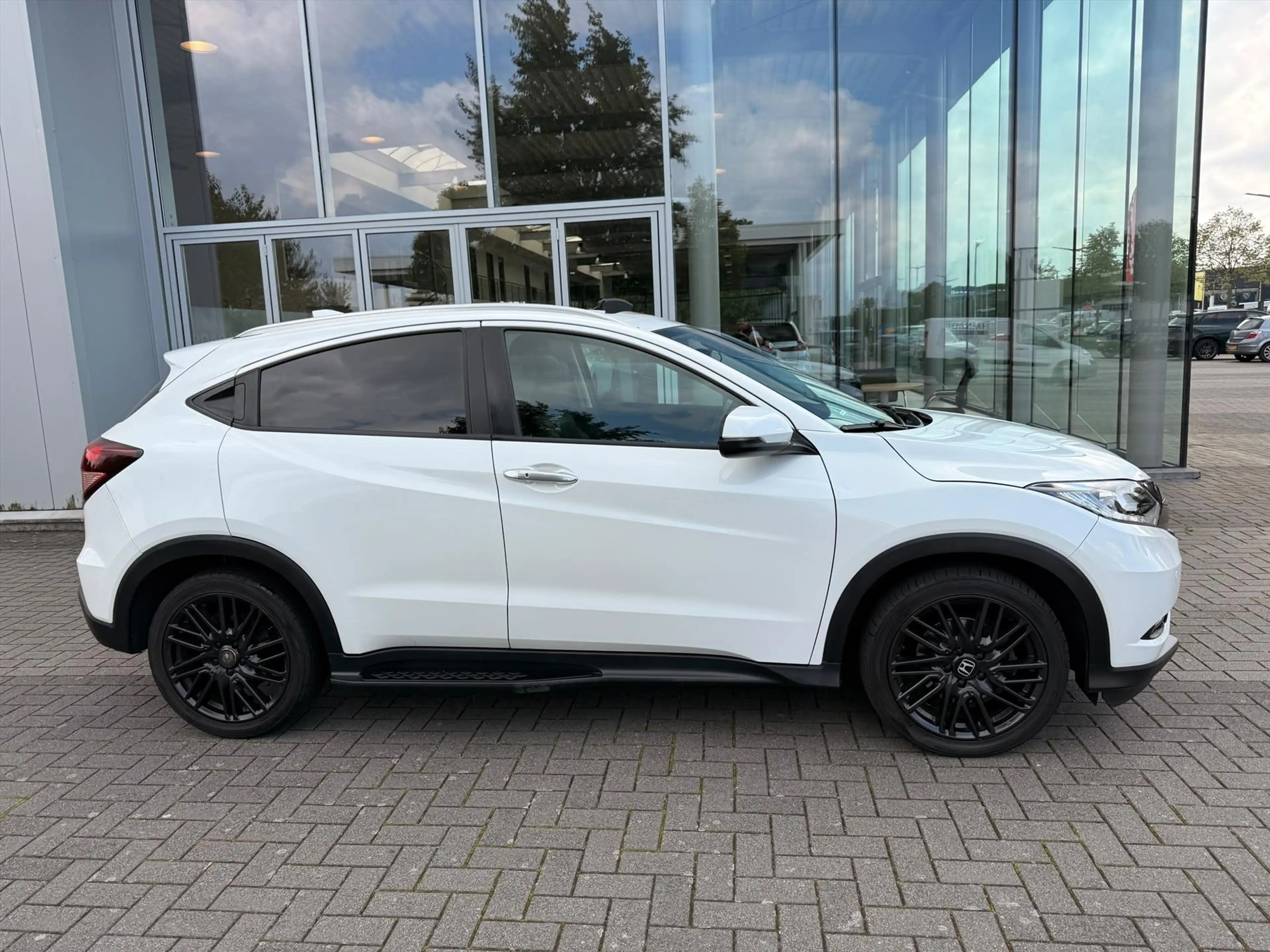 Honda HR-V 1.5 CVT Executive Black Edition | Cam | Panoramada — photo 4