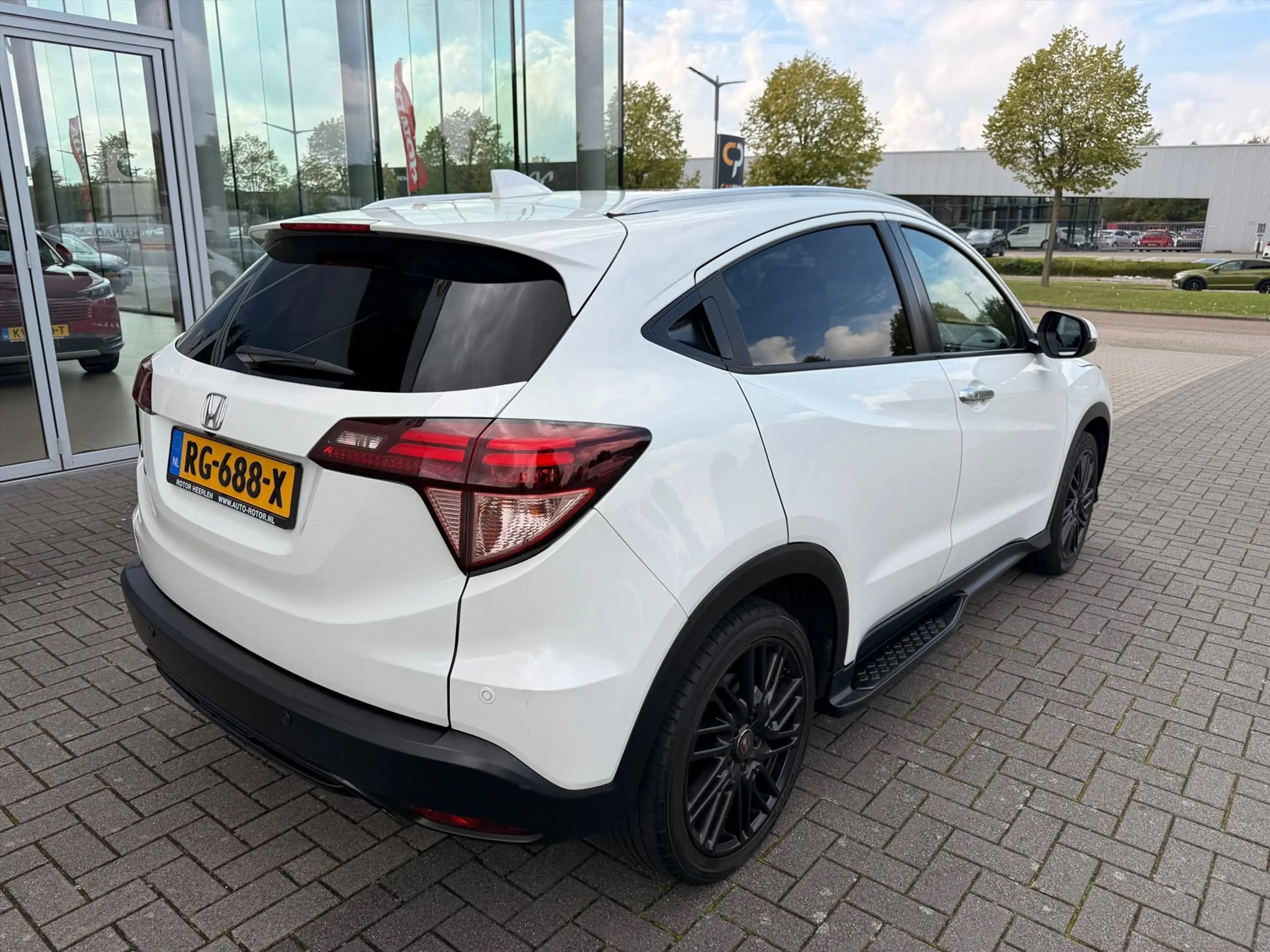 Honda HR-V 1.5 CVT Executive Black Edition | Cam | Panoramada — photo 5