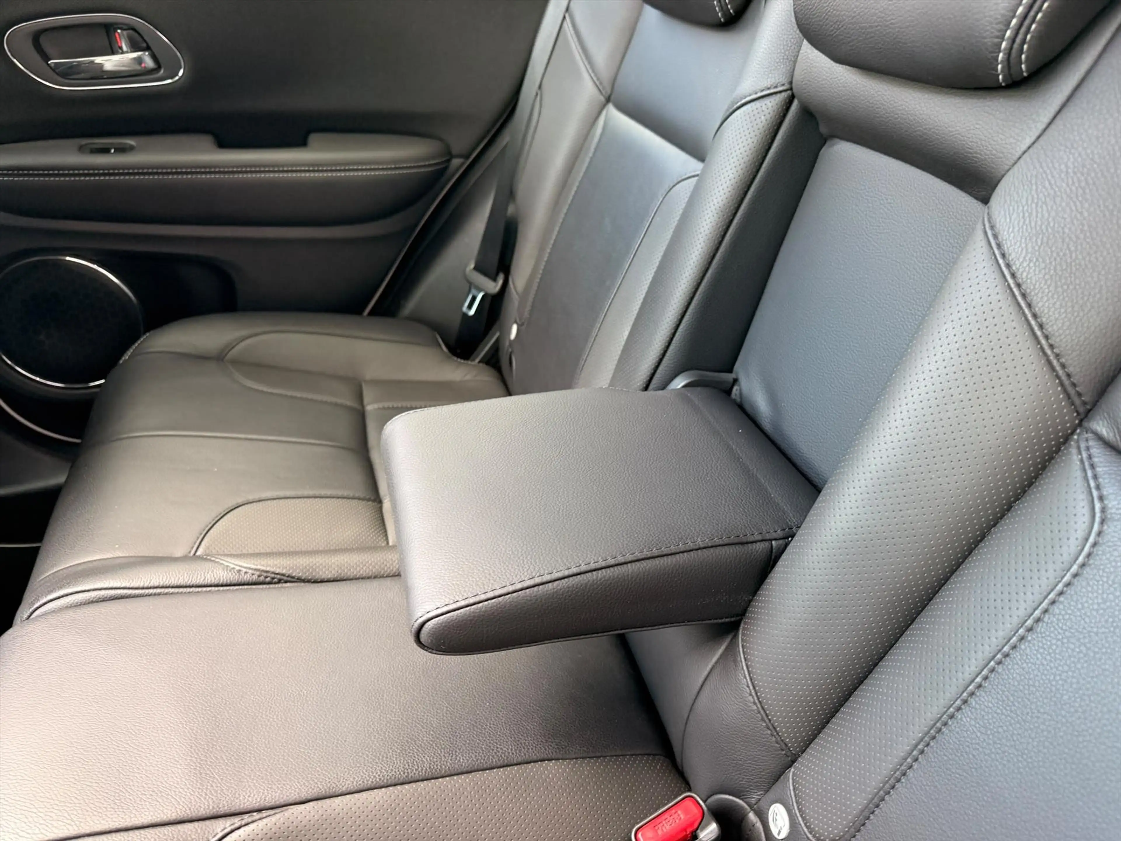 Honda HR-V 1.5 CVT Executive Black Edition | Cam | Panoramada — photo 13