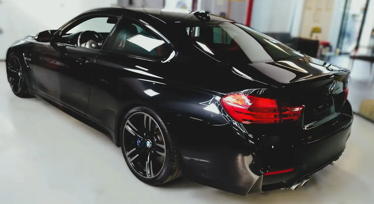 BMW M4 photo BMW M4