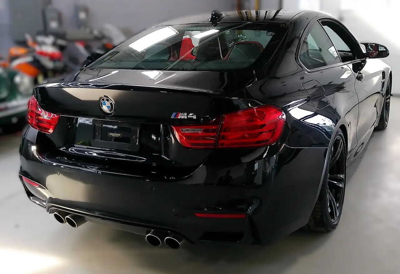 BMW M4 photo BMW M4