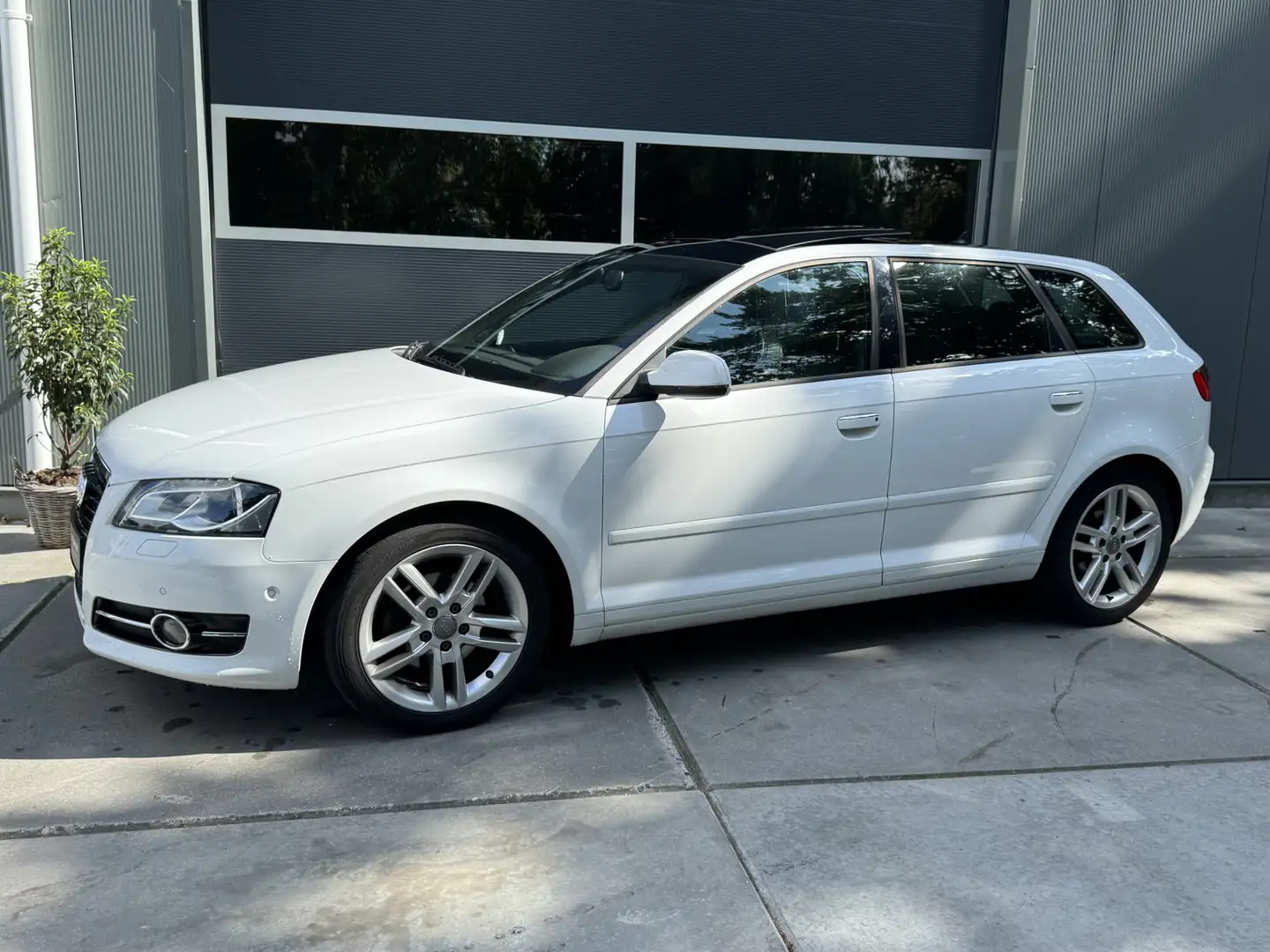 Audi A3 Sportback 1.4 TFSI 125PK H6 Attraction Pro Line Bu Weiß - 2