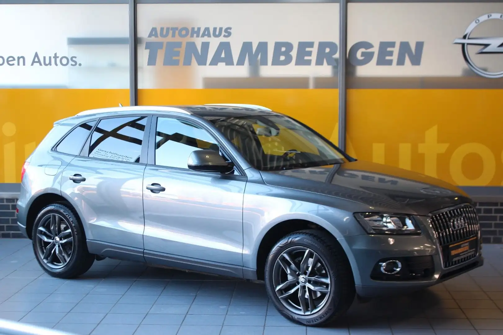Audi Q5 2.0 TDI  S-tronic quattro Panorama Kamera ACC Grau - 1