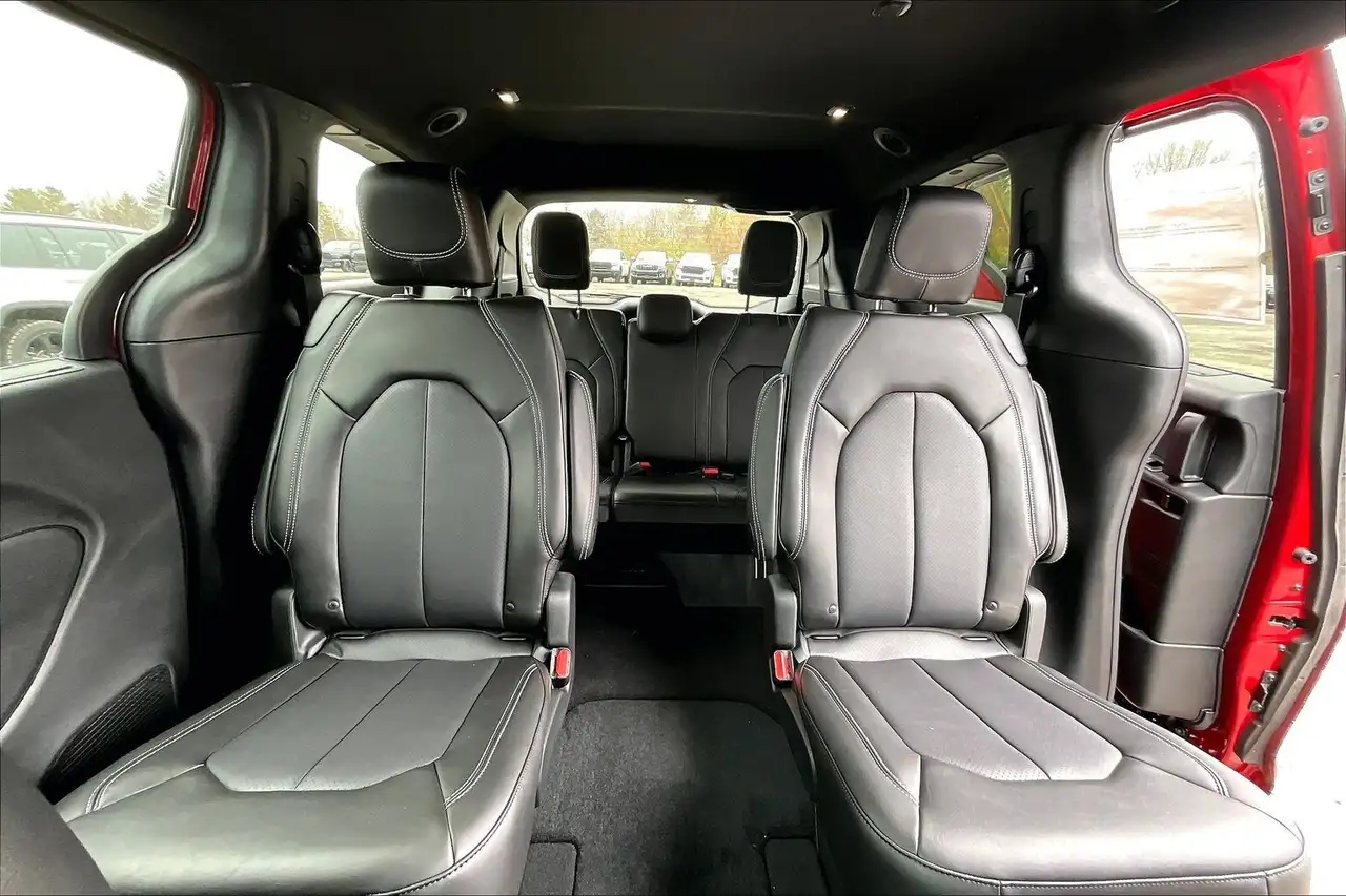 Chrysler Pacifica снимка Chrysler Pacifica
