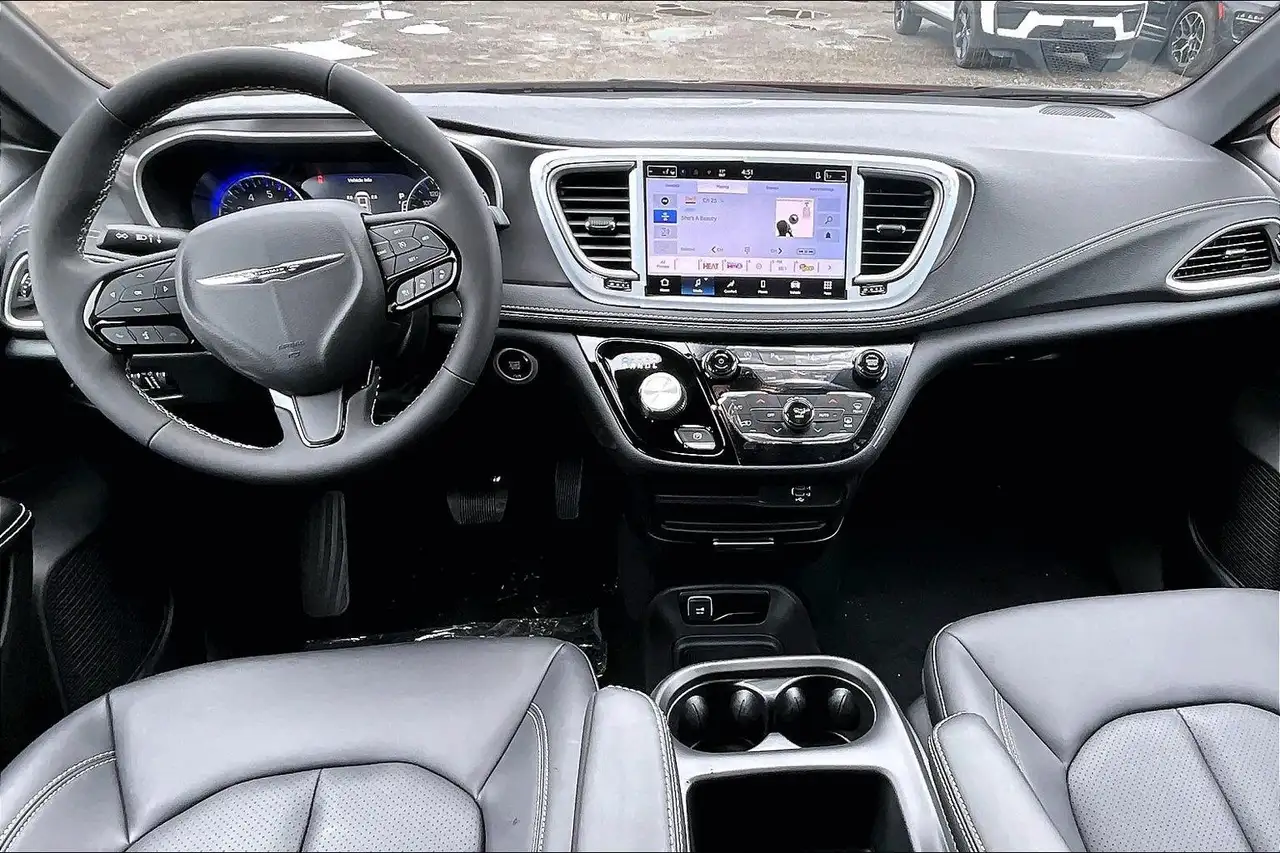 Chrysler Pacifica снимка Chrysler Pacifica