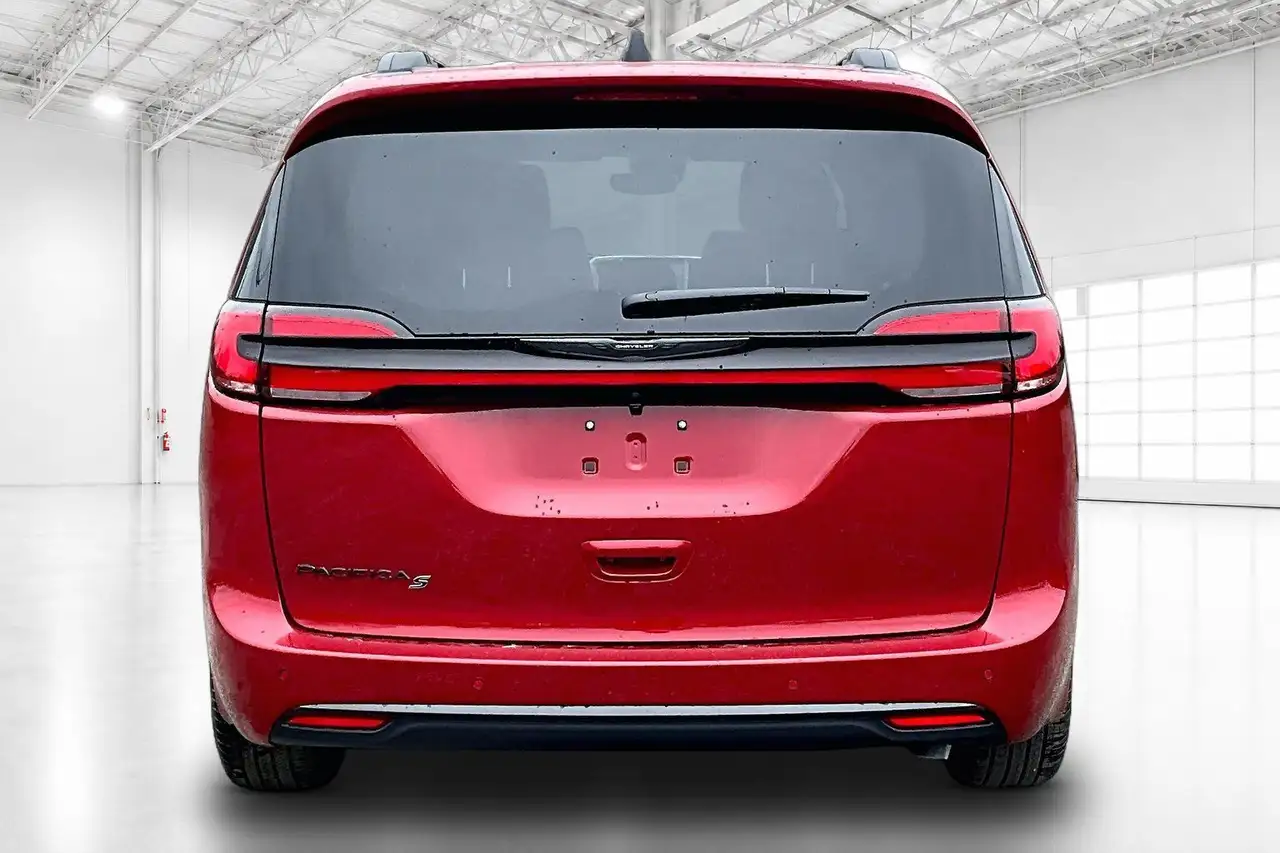 Chrysler Pacifica снимка Chrysler Pacifica