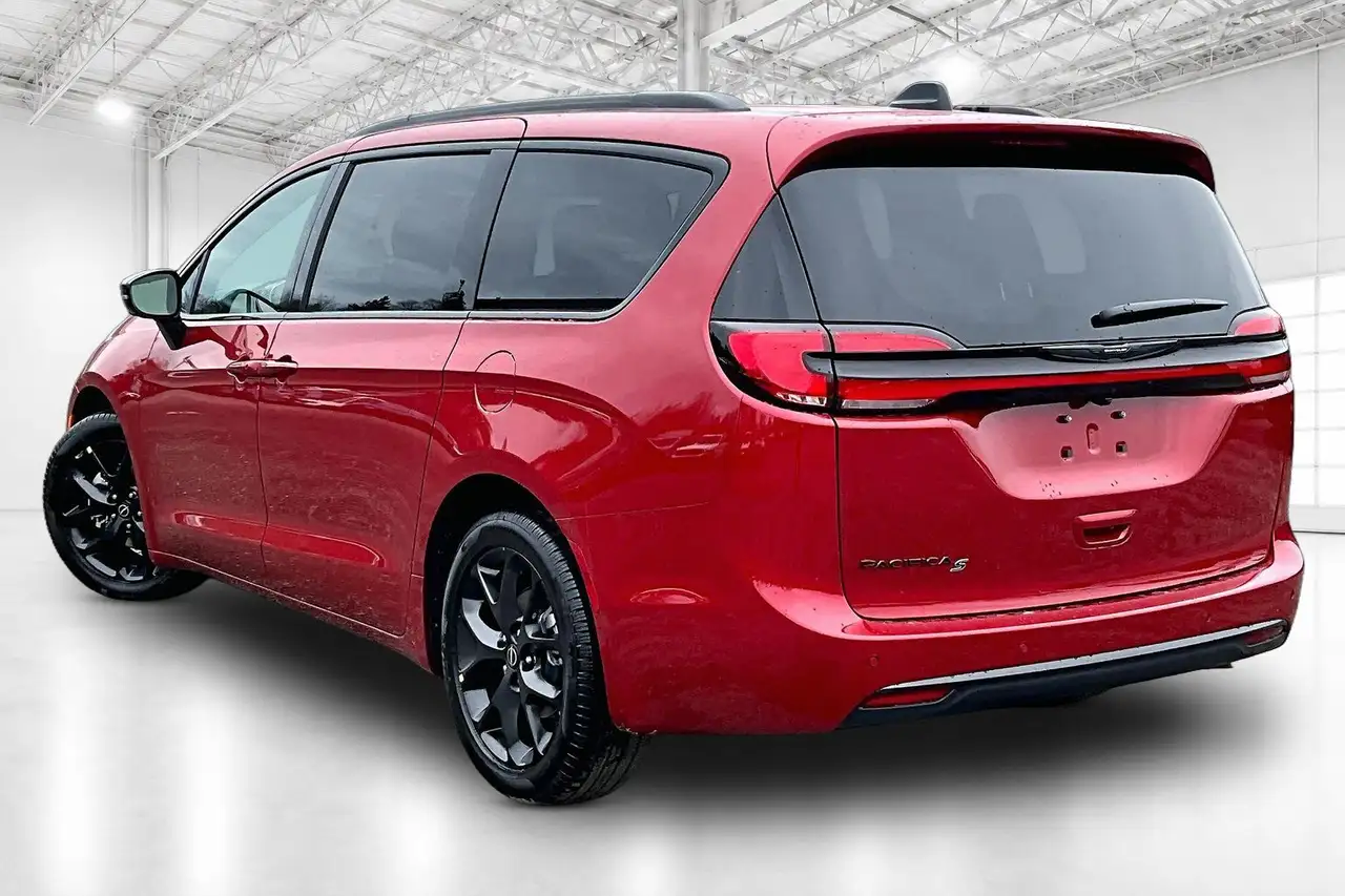 Chrysler Pacifica снимка Chrysler Pacifica