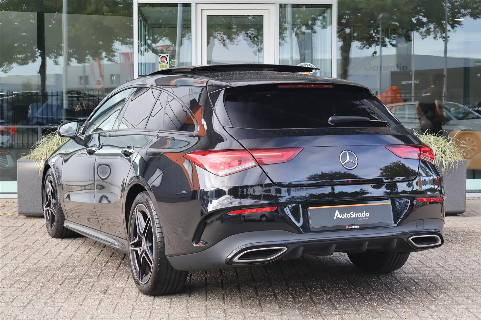 Mercedes-Benz CLA 200 Shooting Brake AMG-Line 163pk | Memory | Pano | Cr Schwarz - 2