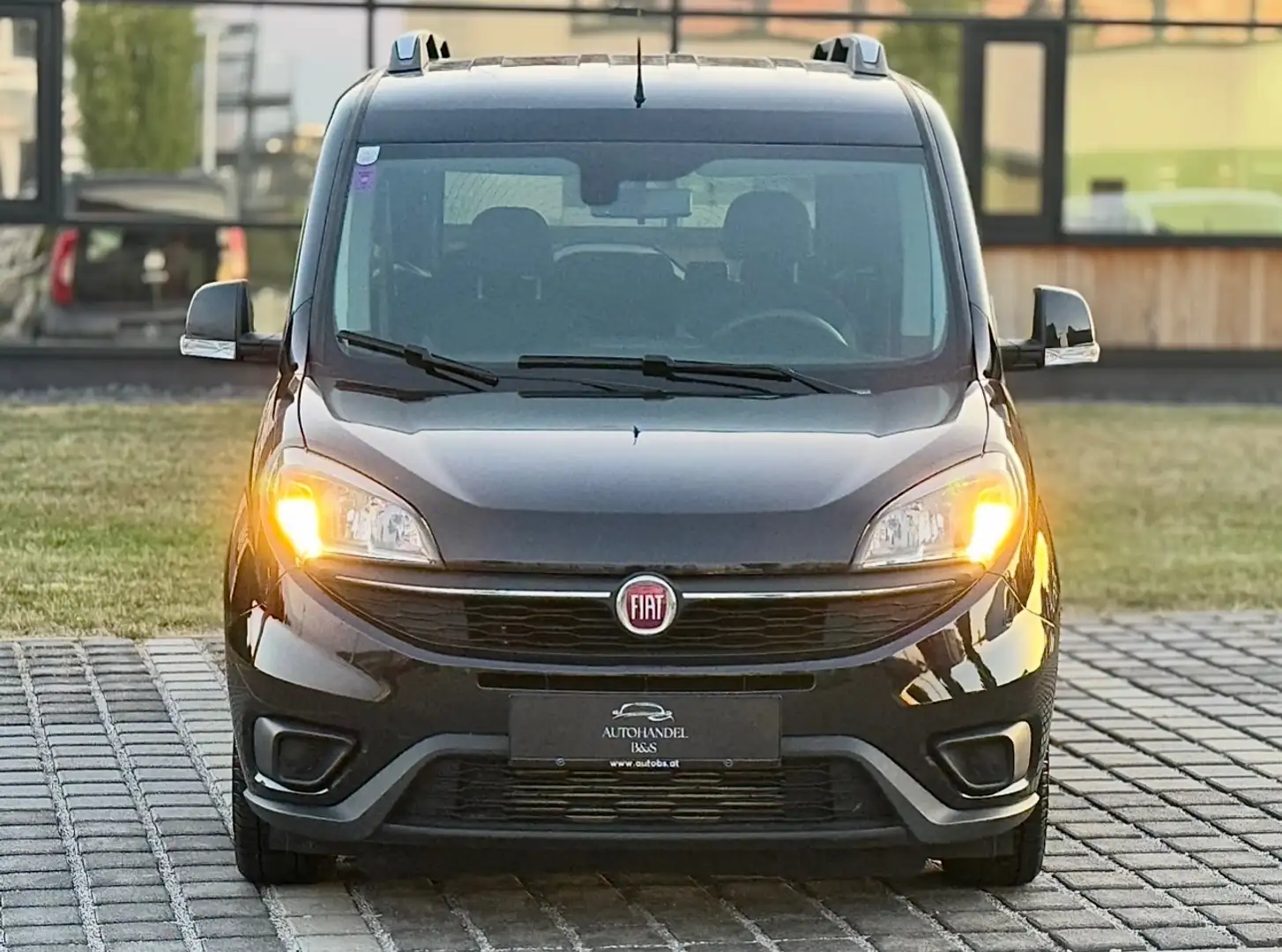 Fiat Doblo 1,6 MultiJet SCR Maxi Lounge LR *NAVI, KAMERA* Schwarz - 2