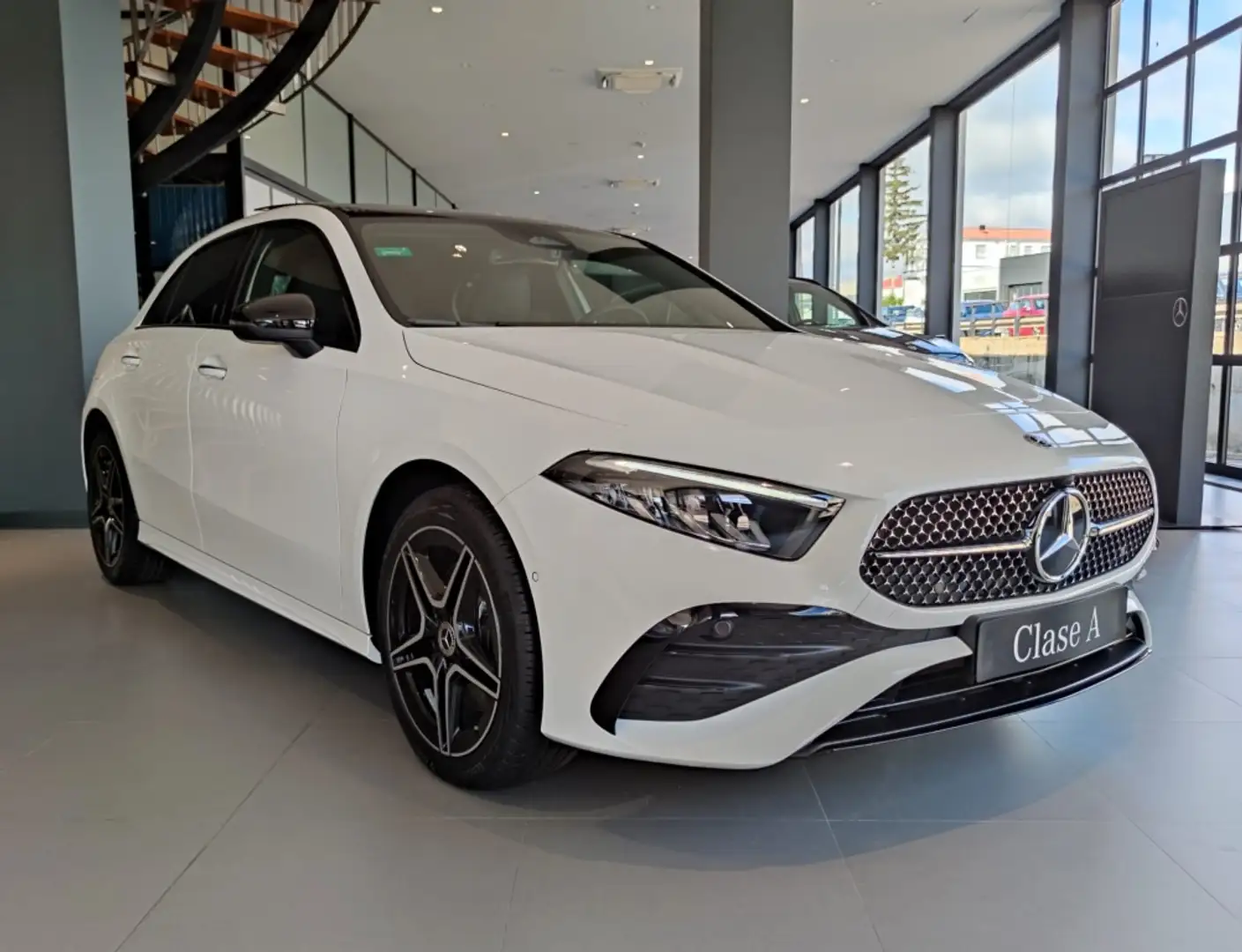 Mercedes-Benz A 250 250e Progressive Line Advanced 8G-DCT Blanco - 2