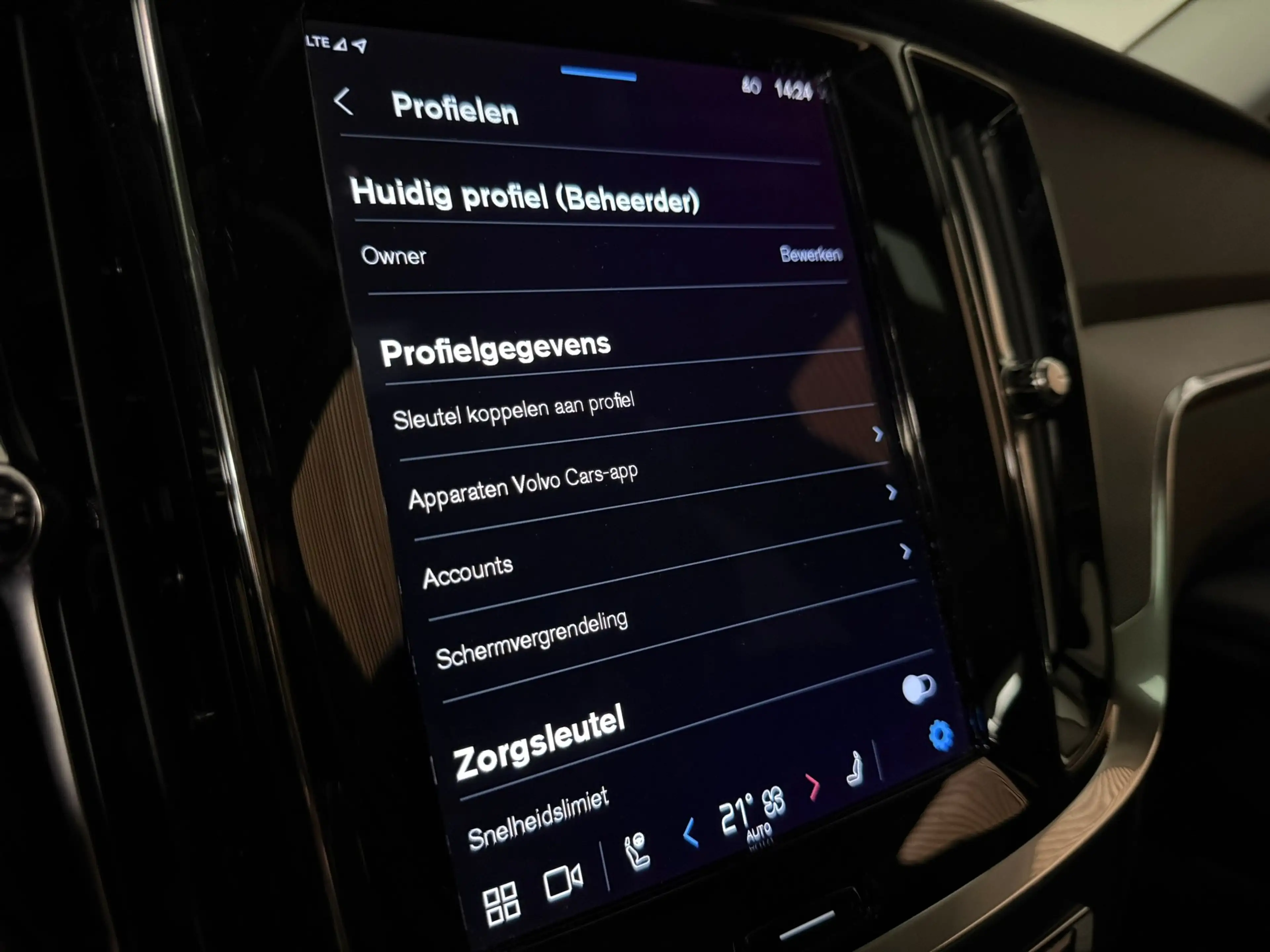 Volvo V60 B4 Plus Dark | Schuifdak | Trekhaak | Adaptieve Cr — photo 31