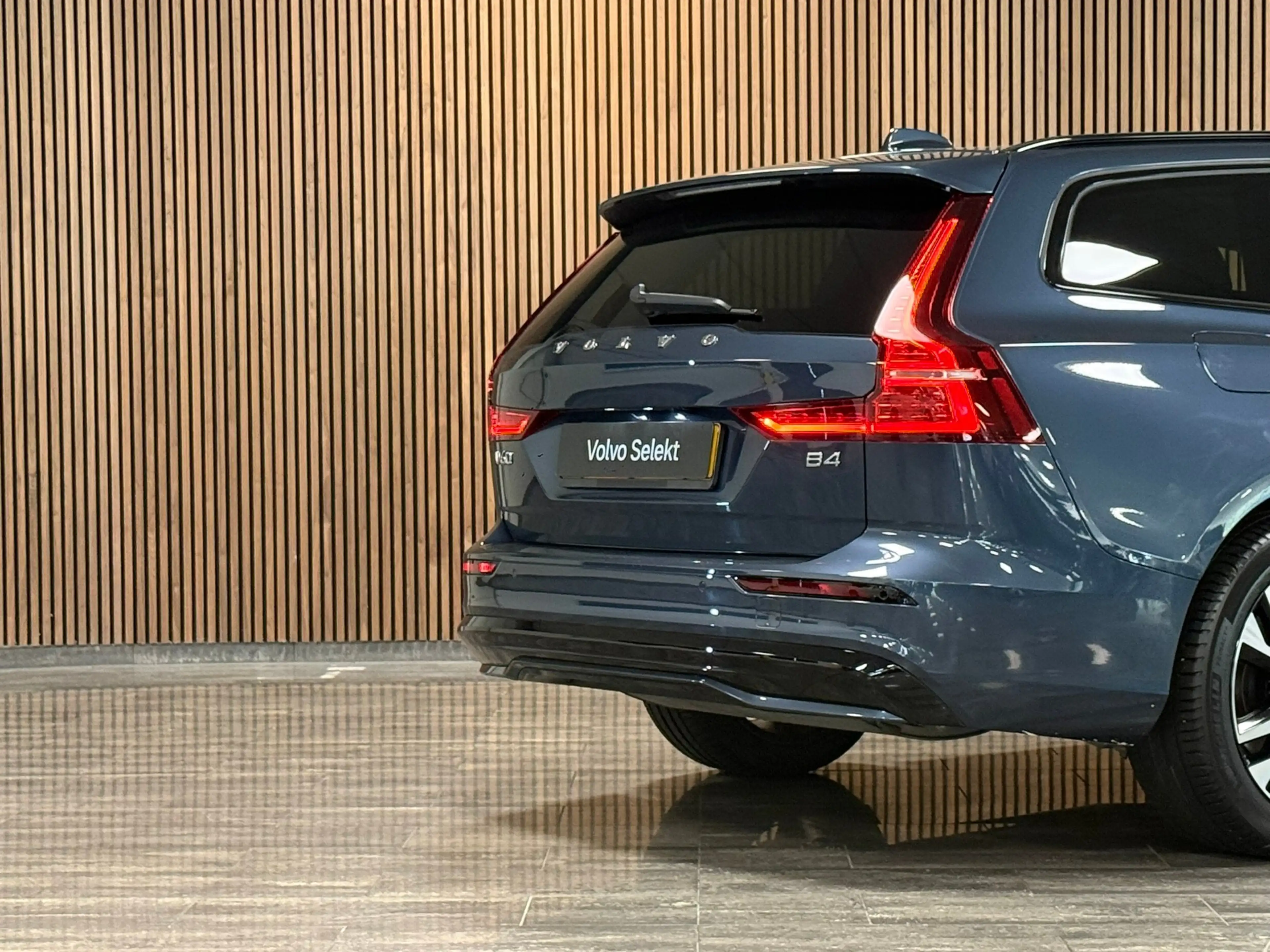 Volvo V60 B4 Plus Dark | Schuifdak | Trekhaak | Adaptieve Cr — photo 10