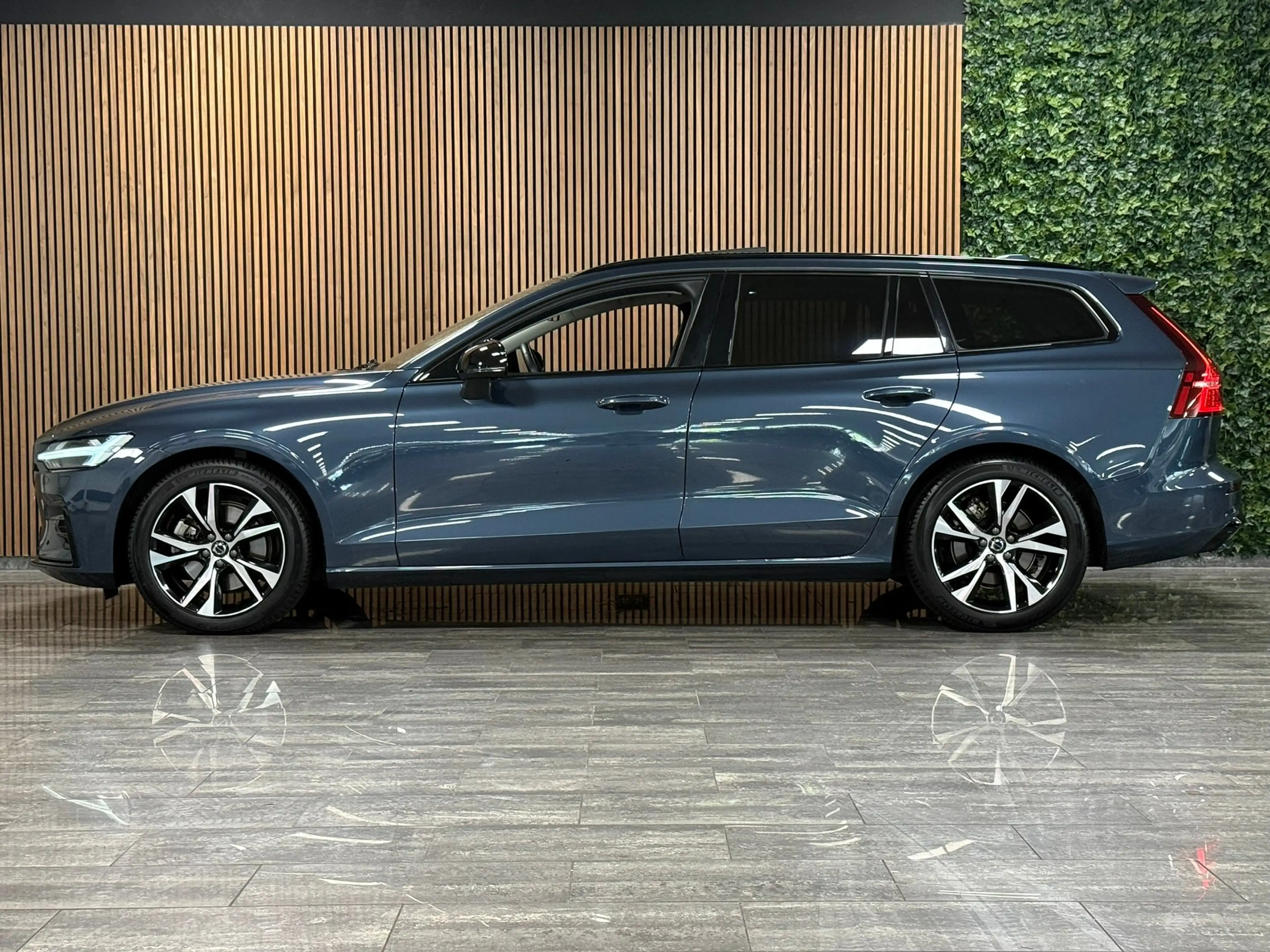 Volvo V60 B4 Plus Dark | Schuifdak | Trekhaak | Adaptieve Cr — photo 5