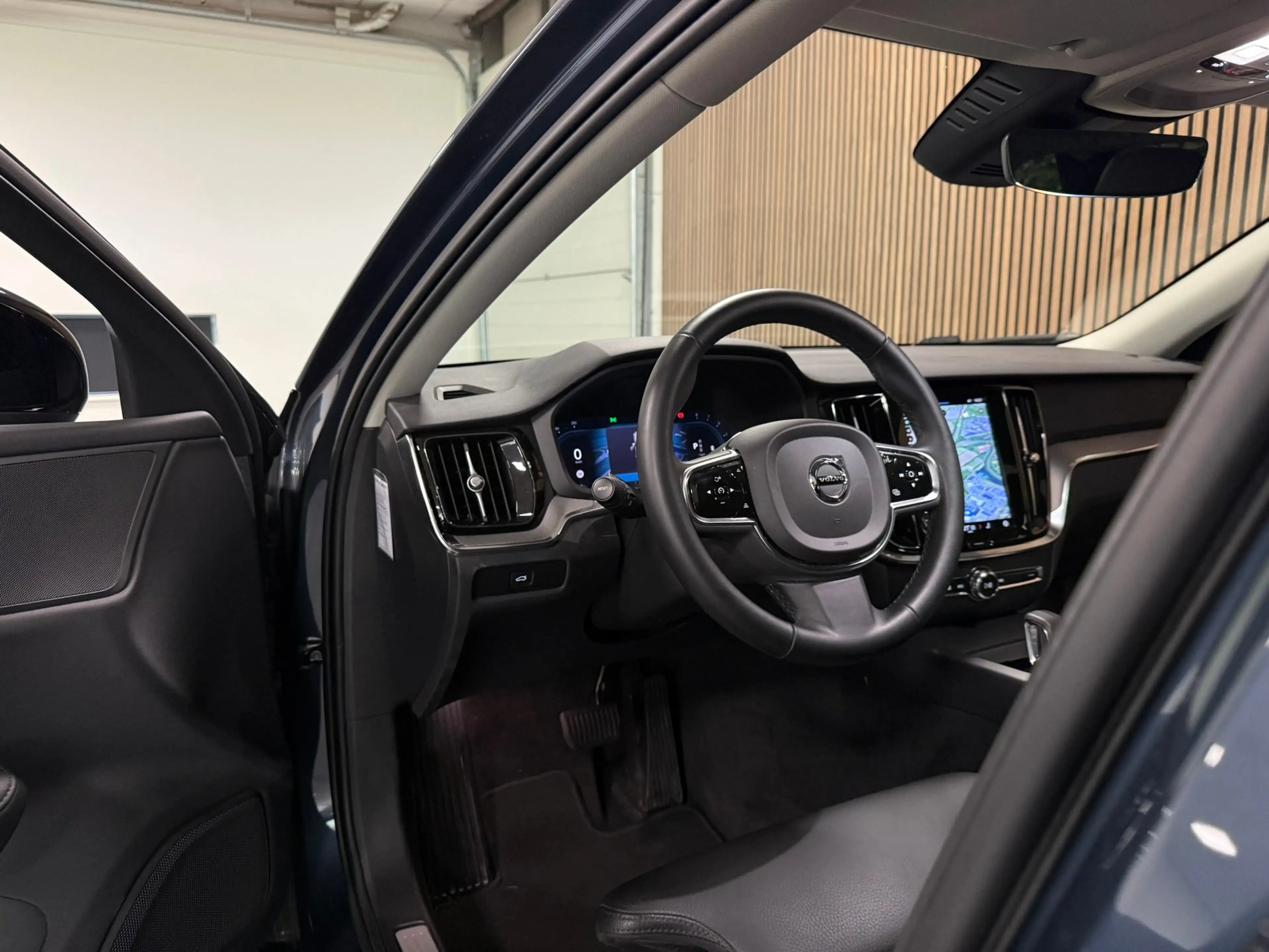 Volvo V60 B4 Plus Dark | Schuifdak | Trekhaak | Adaptieve Cr — photo 19
