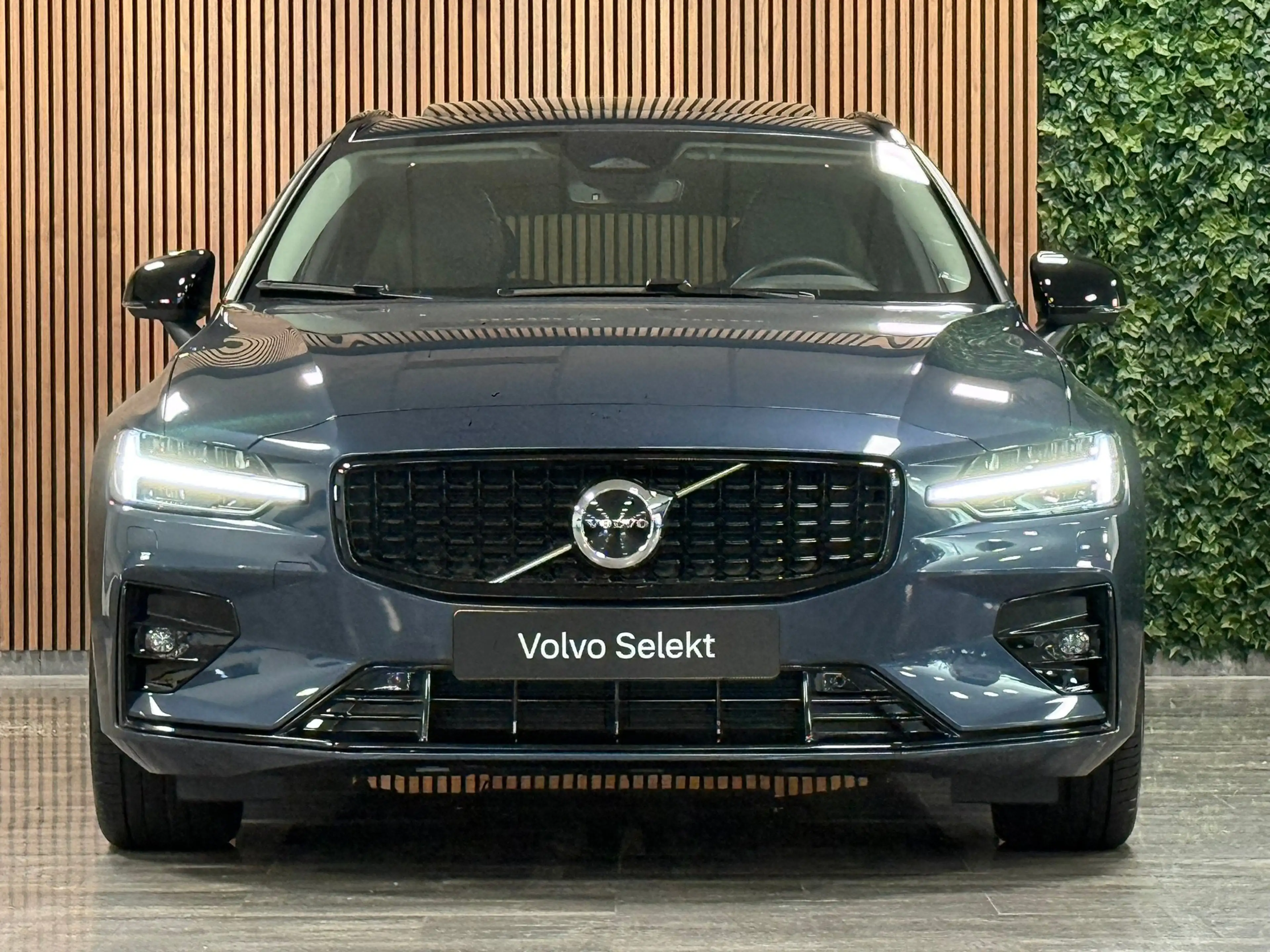 Volvo V60 B4 Plus Dark | Schuifdak | Trekhaak | Adaptieve Cr — photo 2