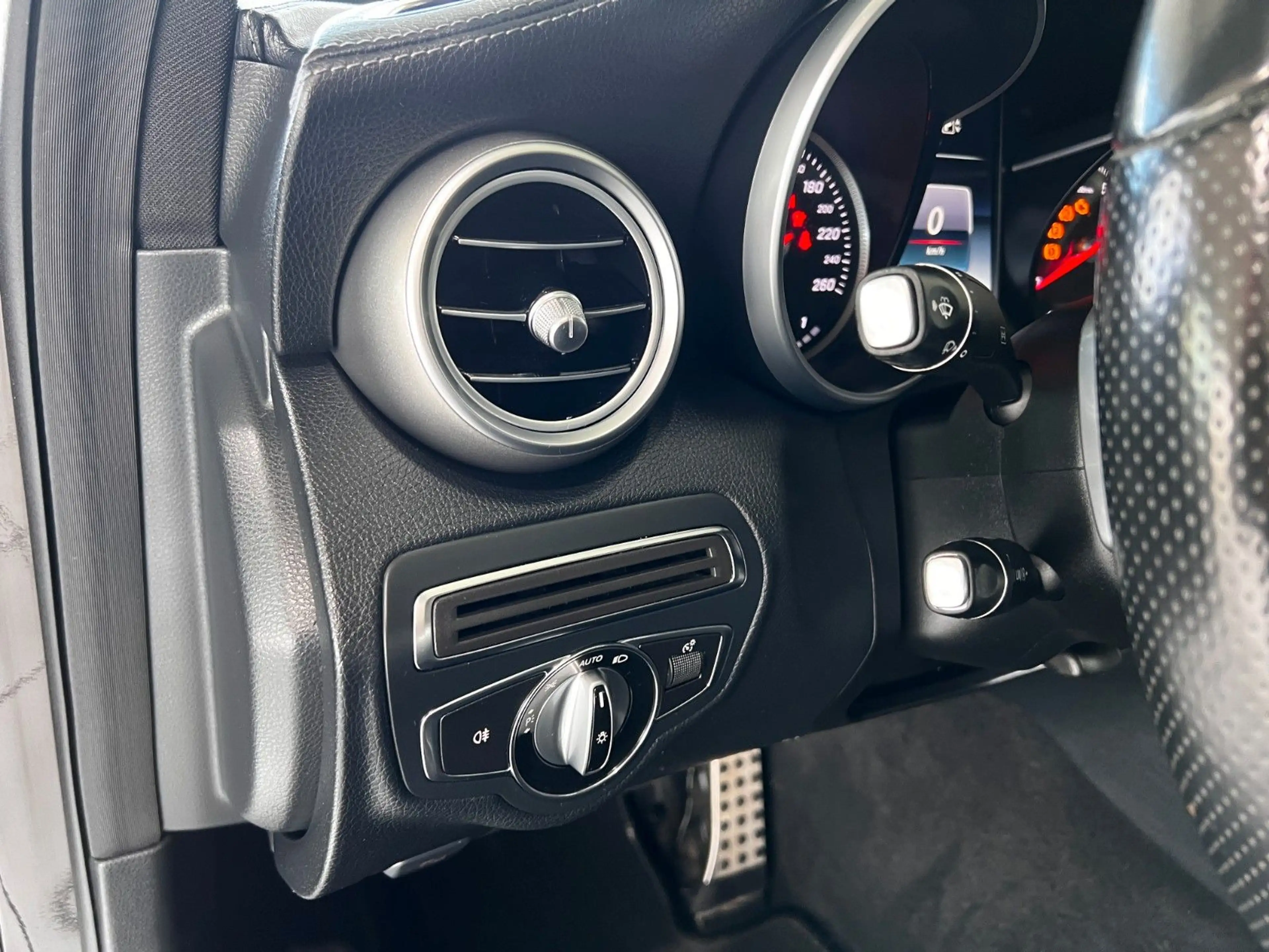 Mercedes-Benz C 200 CGI Lim. AMG | GSD | NAVI | SHZ | AHK — photo 17