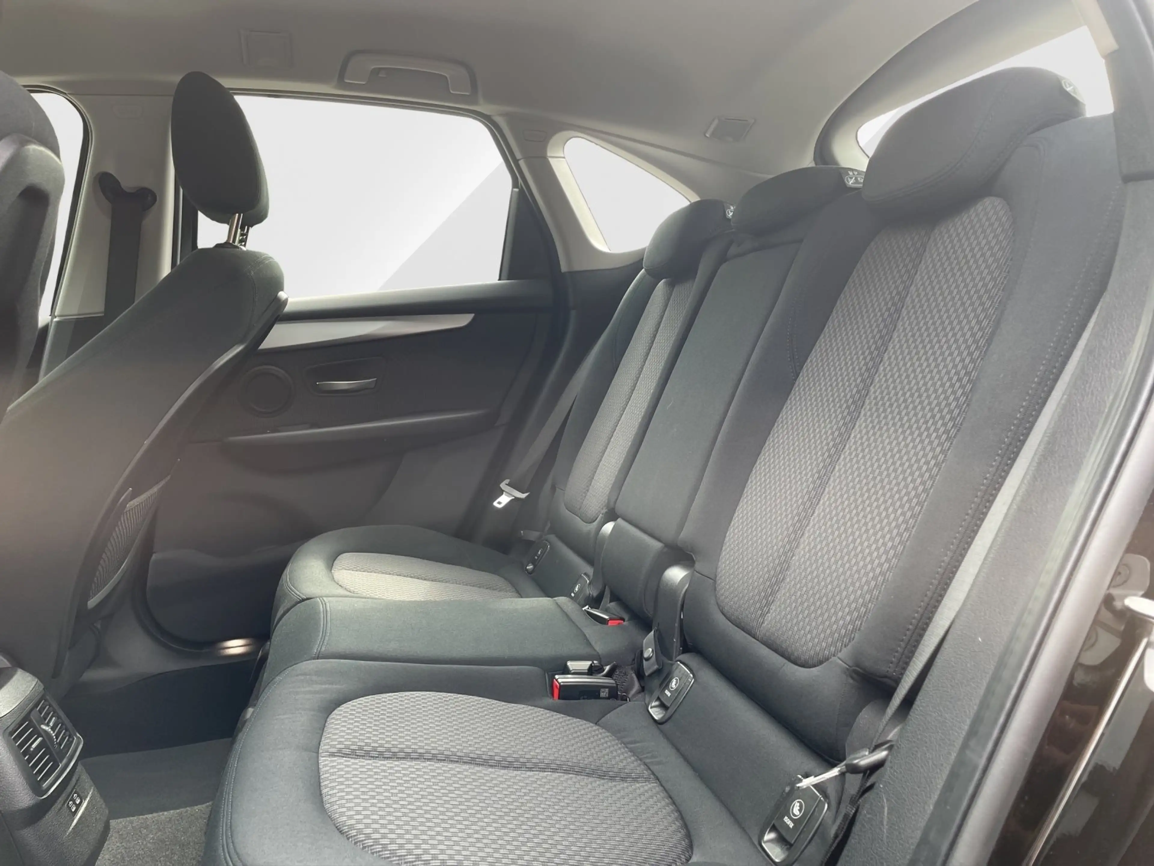 BMW 216 i Active Tourer/ Advantage/ LED Scheinwrf./ SHZ/ P — photo 11