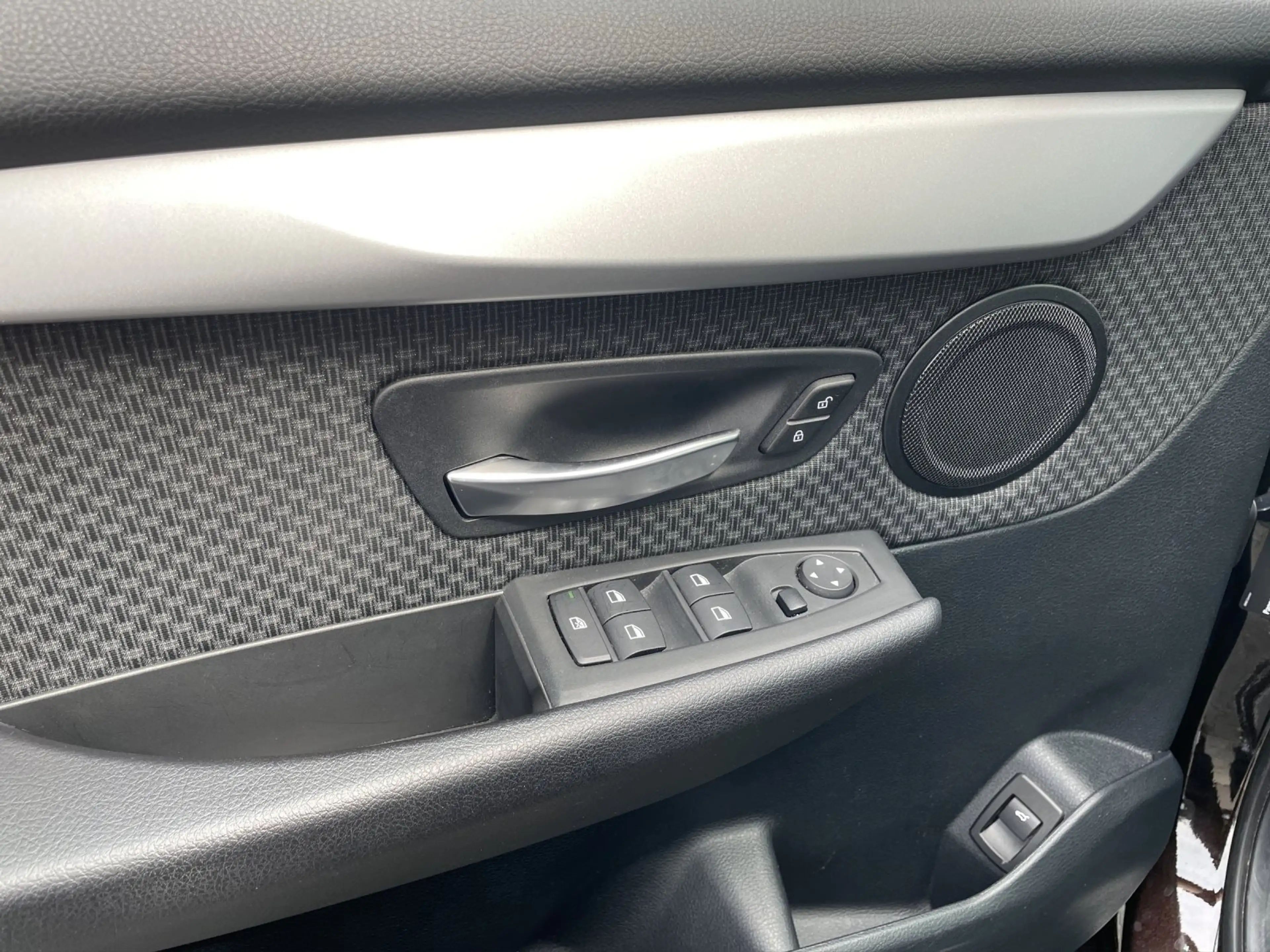 BMW 216 i Active Tourer/ Advantage/ LED Scheinwrf./ SHZ/ P — photo 9