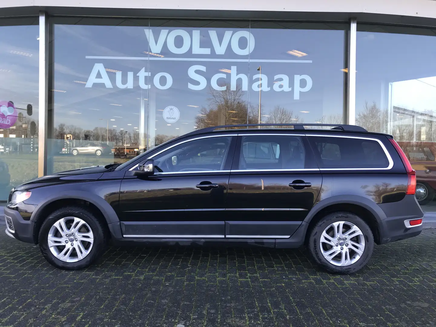 Volvo XC70 2.0 D4 FWD Summum 5 cilinder Automaat | Rijklaar i Noir - 2