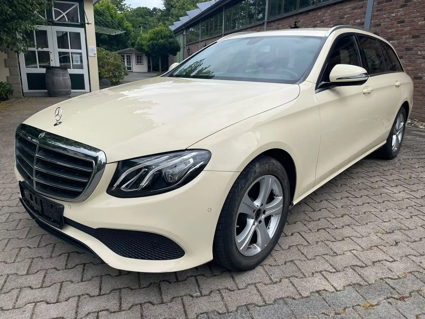 Mercedes-Benz E 200 E 200 d Leder Radio Klima Multi Freispr. P Gelb - 2