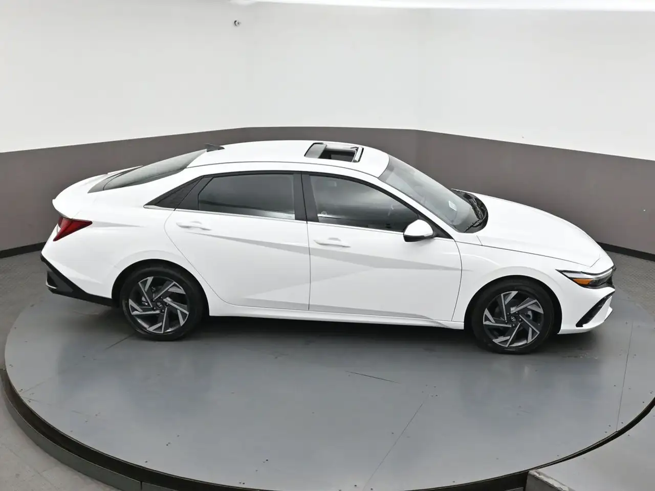 Hyundai ELANTRA снимка Hyundai ELANTRA