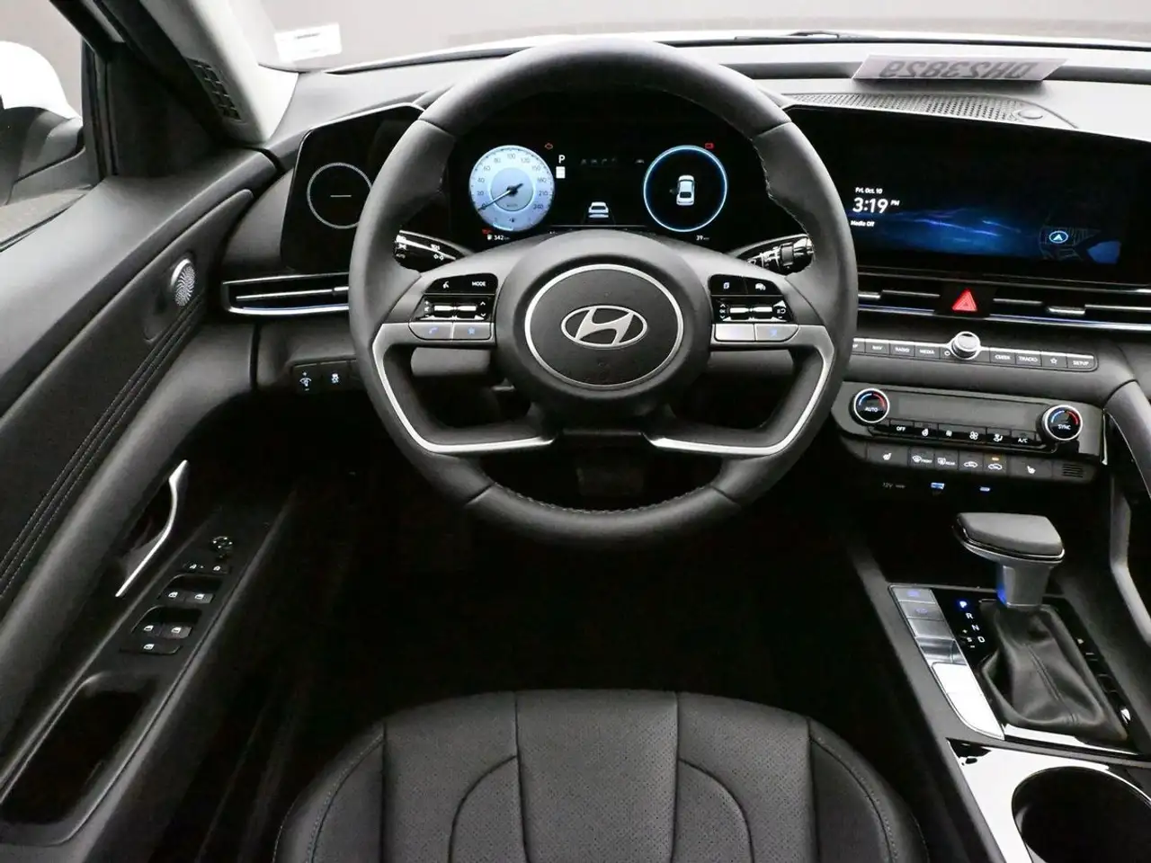Hyundai ELANTRA снимка Hyundai ELANTRA