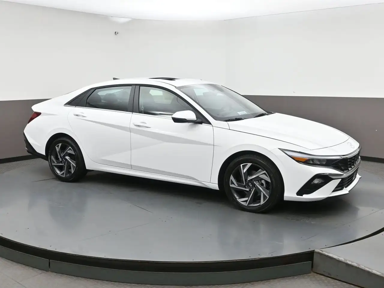 Hyundai ELANTRA снимка Hyundai ELANTRA