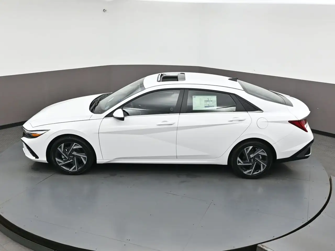 Hyundai ELANTRA снимка Hyundai ELANTRA