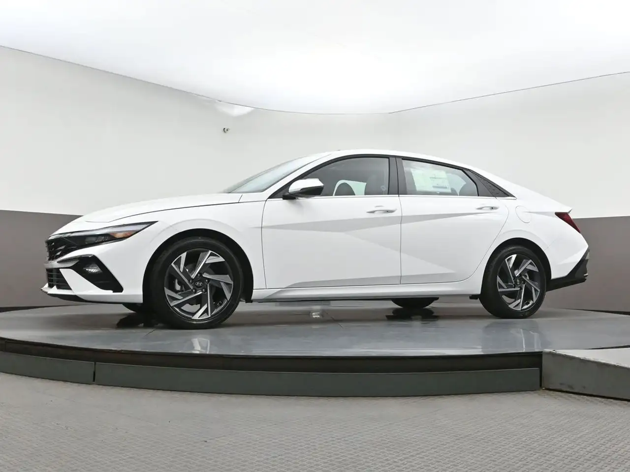 Hyundai ELANTRA снимка Hyundai ELANTRA