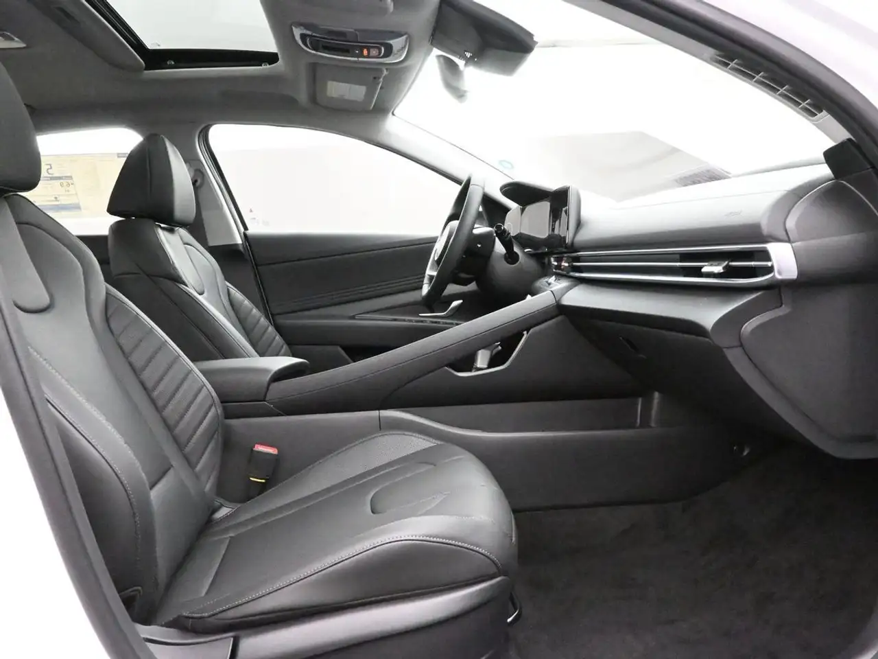 Hyundai ELANTRA снимка Hyundai ELANTRA
