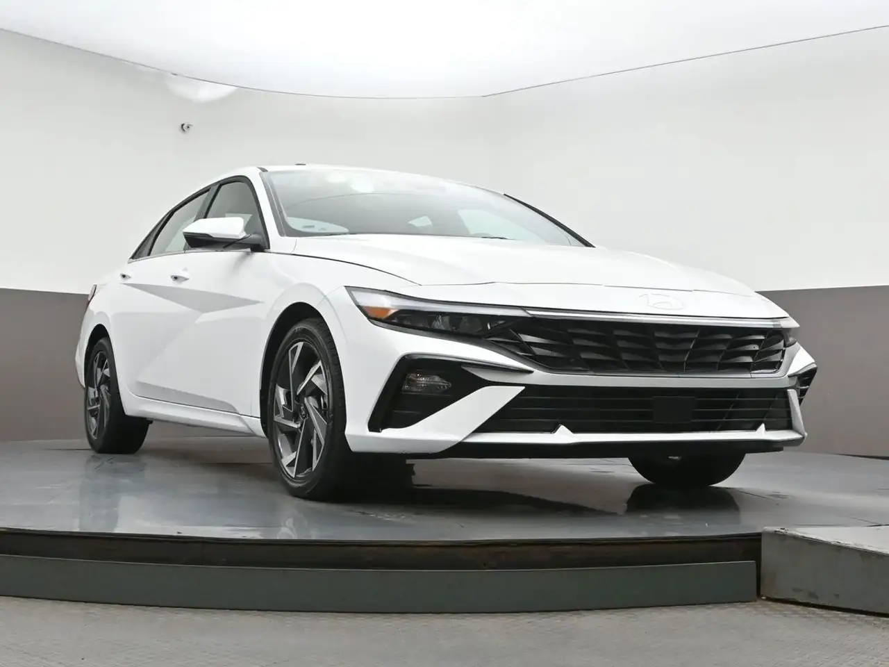 Hyundai ELANTRA снимка Hyundai ELANTRA