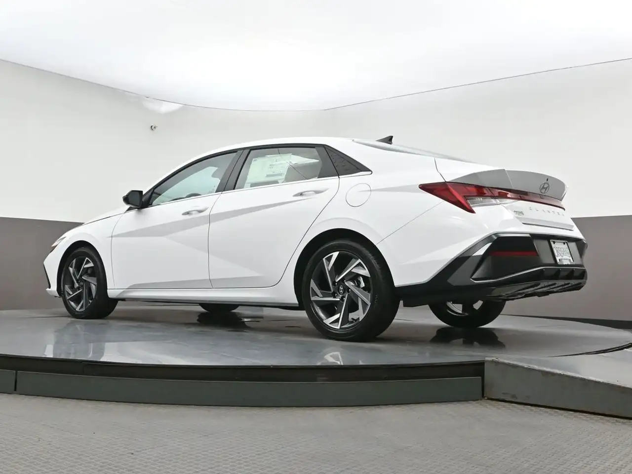 Hyundai ELANTRA снимка Hyundai ELANTRA