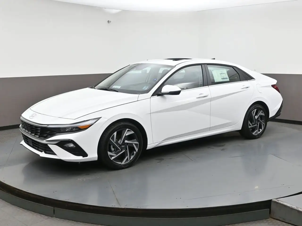 Hyundai ELANTRA снимка Hyundai ELANTRA