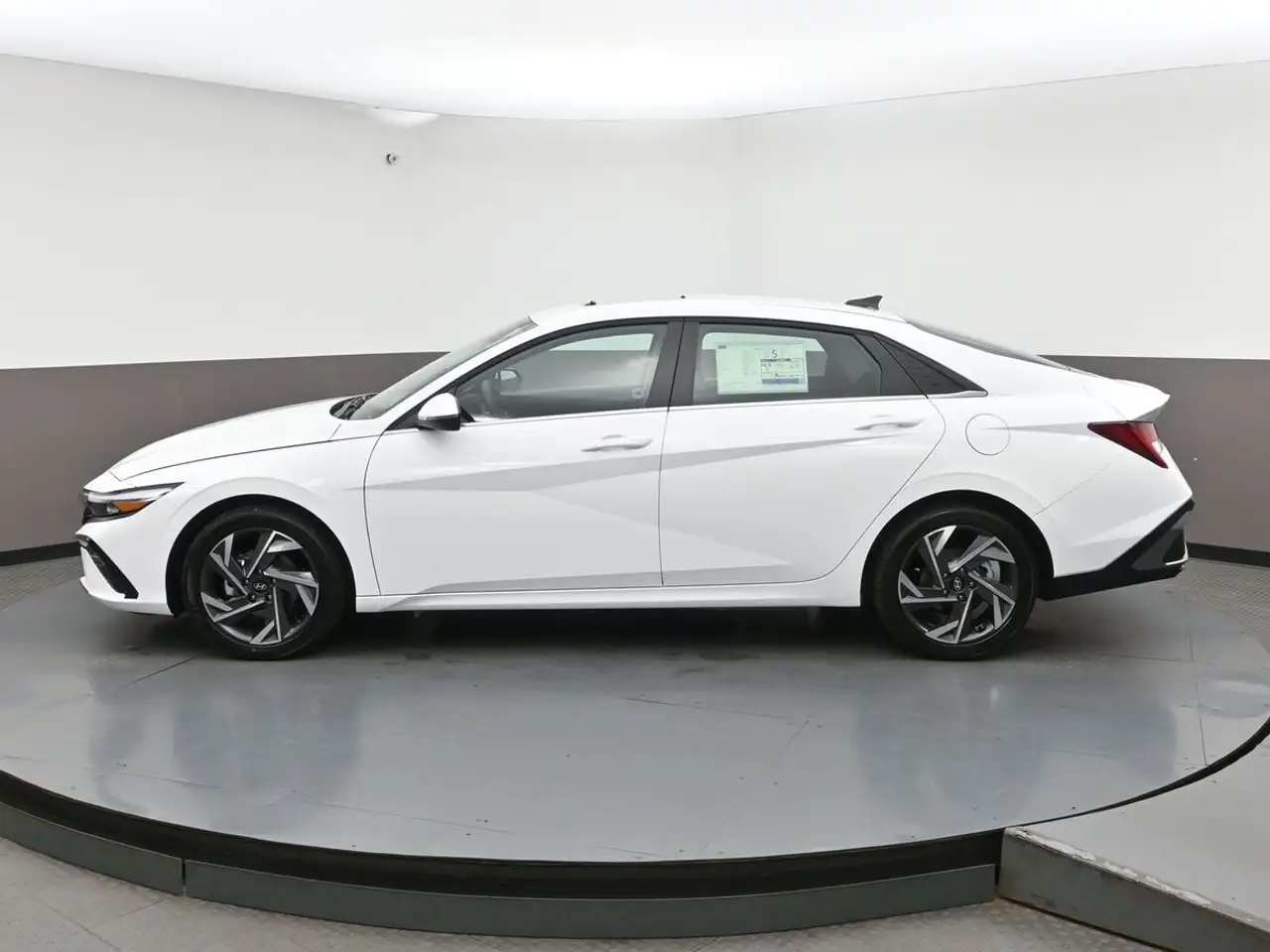 Hyundai ELANTRA снимка Hyundai ELANTRA