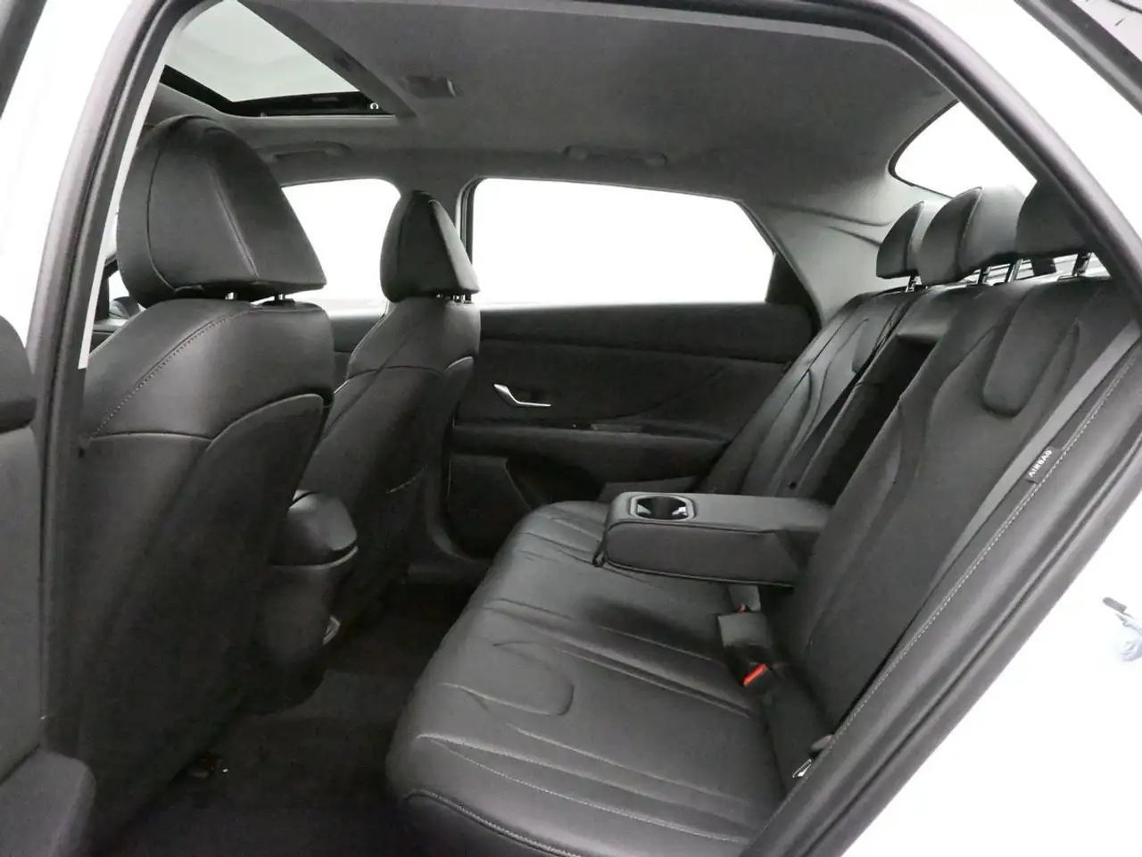 Hyundai ELANTRA снимка Hyundai ELANTRA