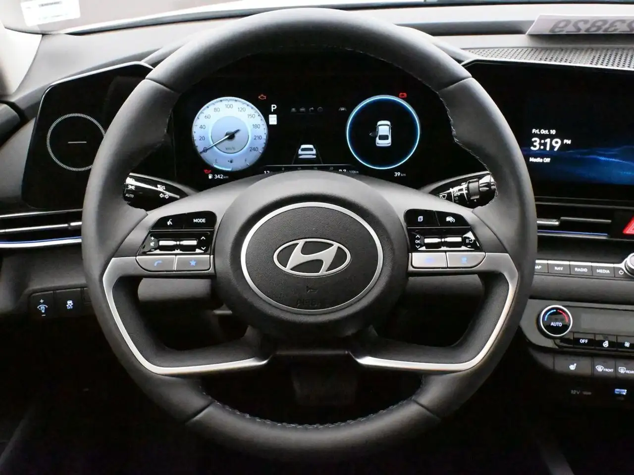 Hyundai ELANTRA снимка Hyundai ELANTRA