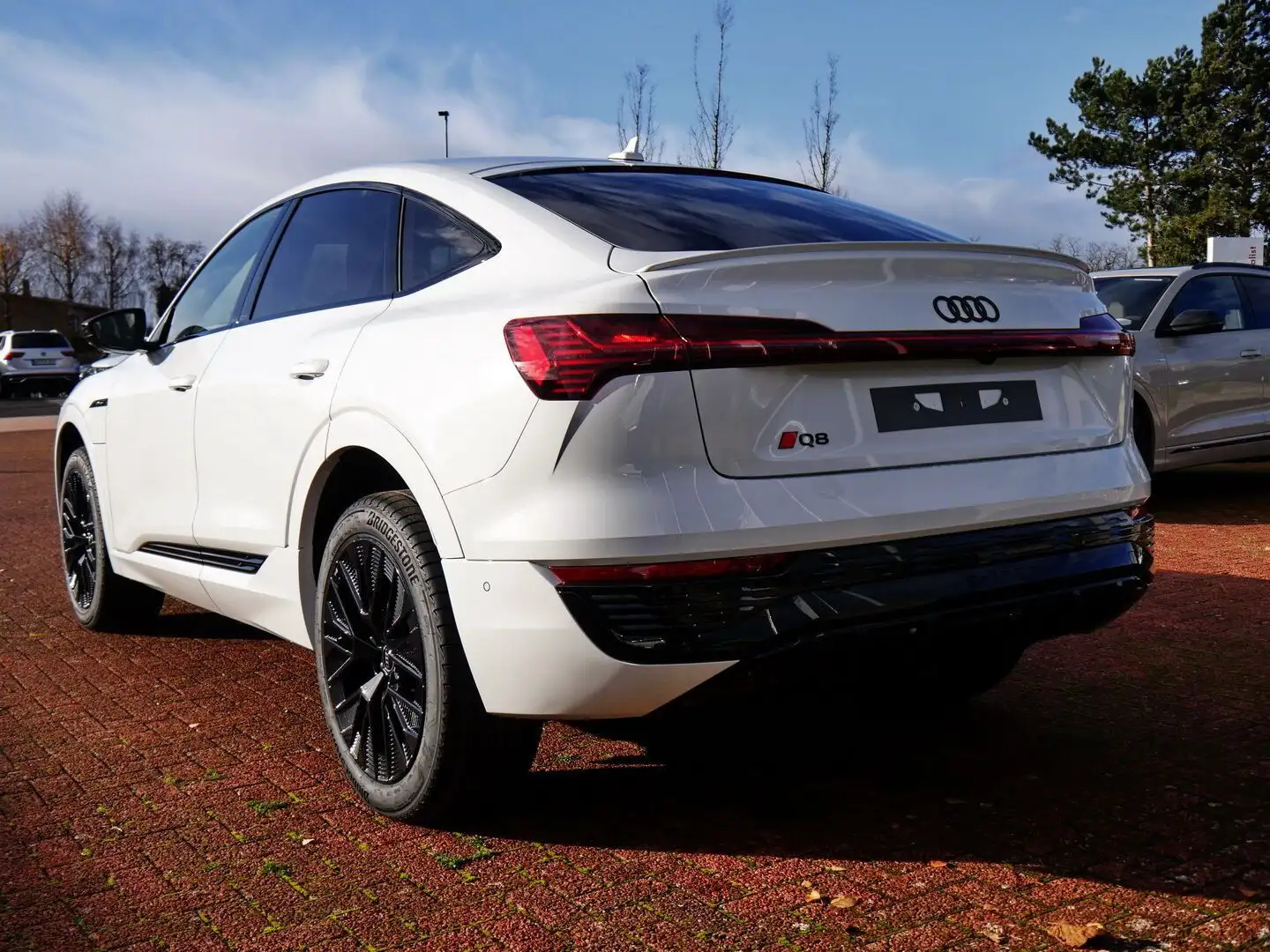 Audi Q8 e-tron Q8 Sportback S line 55 e-tron quattro 300 kW Blanc - 2