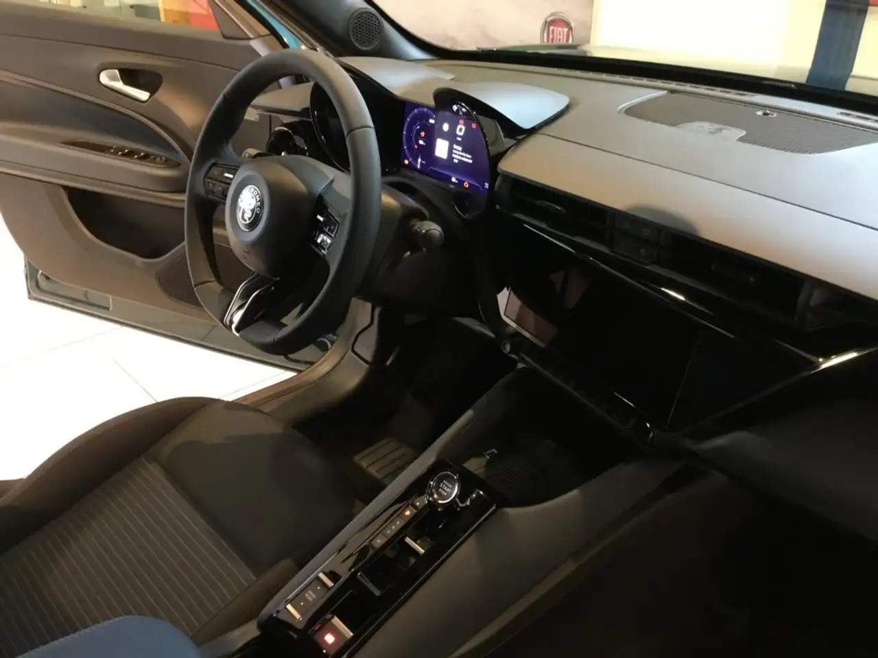 Alfa Romeo Junior 2025 — фото 15