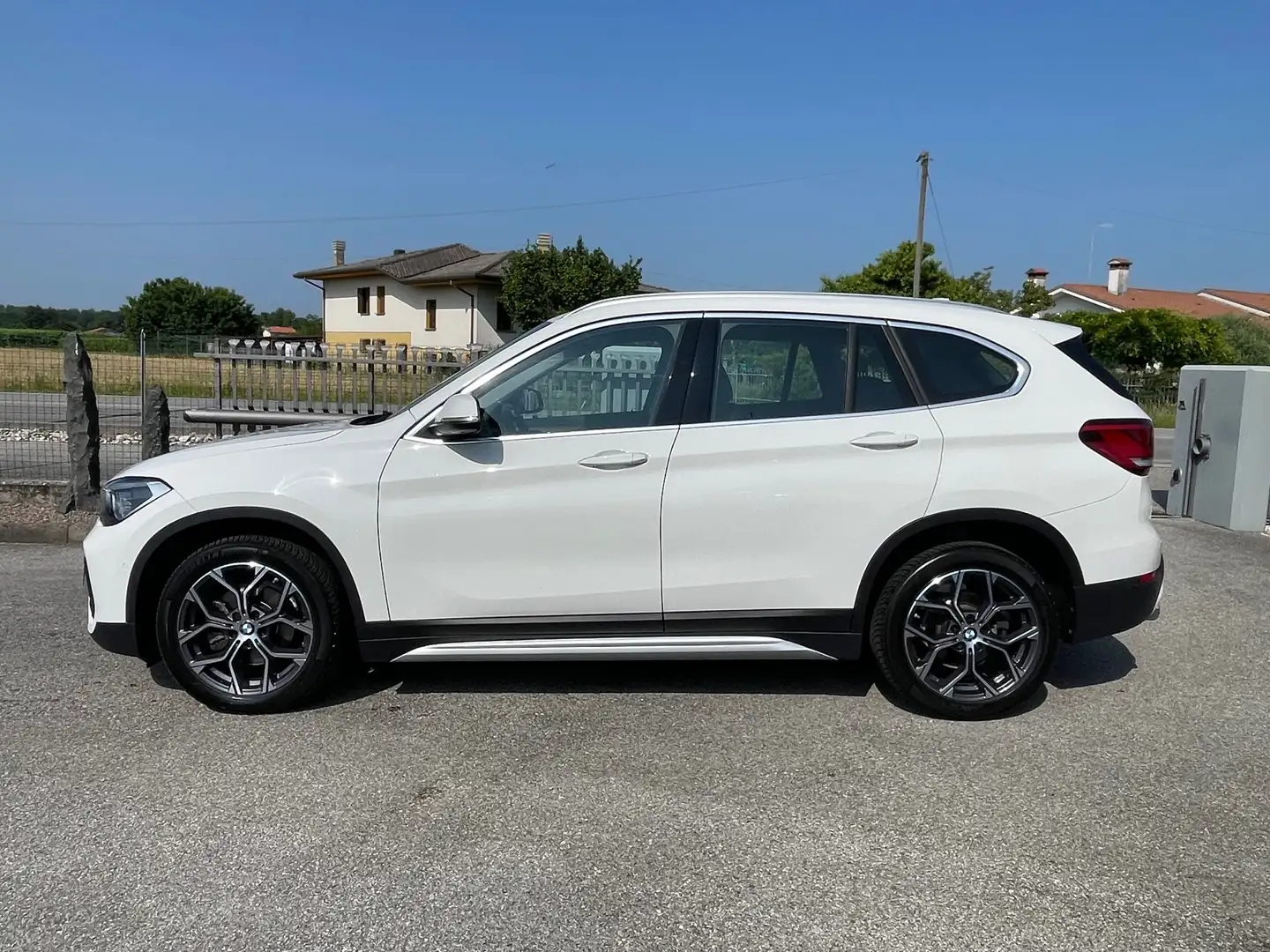 BMW X1 X1 F48 sdrive18i xLine 140cv auto Bianco - 2