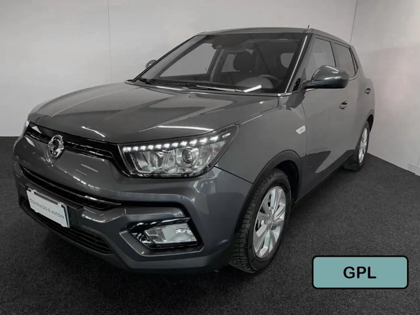 SsangYong Tivoli 1.6 Road awd auto Szary - 1