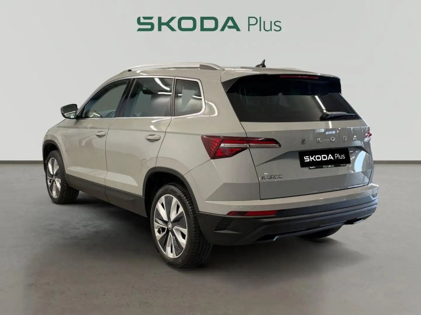 Skoda Karoq 1.5 TSI Selection ACT DSG 110KW Gris - 2