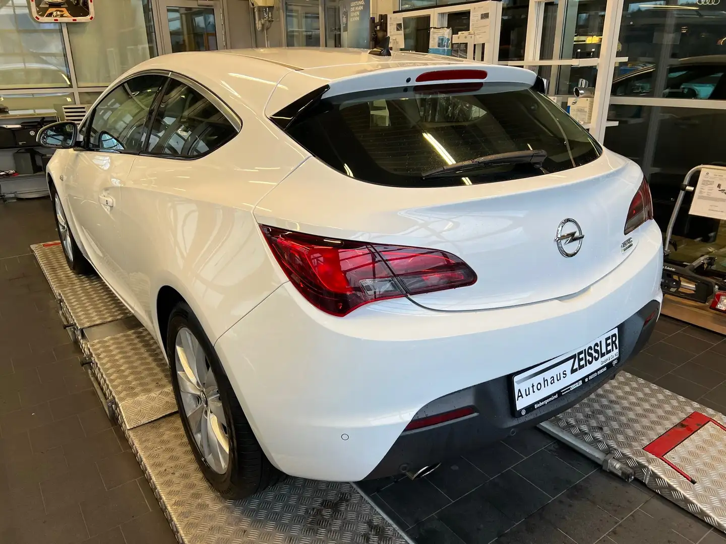 Opel Astra Basis Weiß - 2